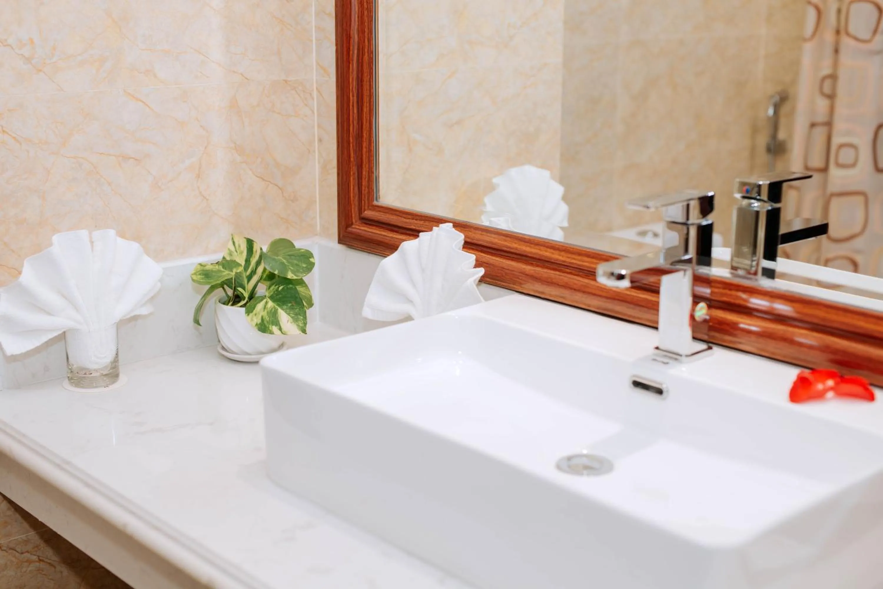 Bathroom in Thông Đỏ Hotel