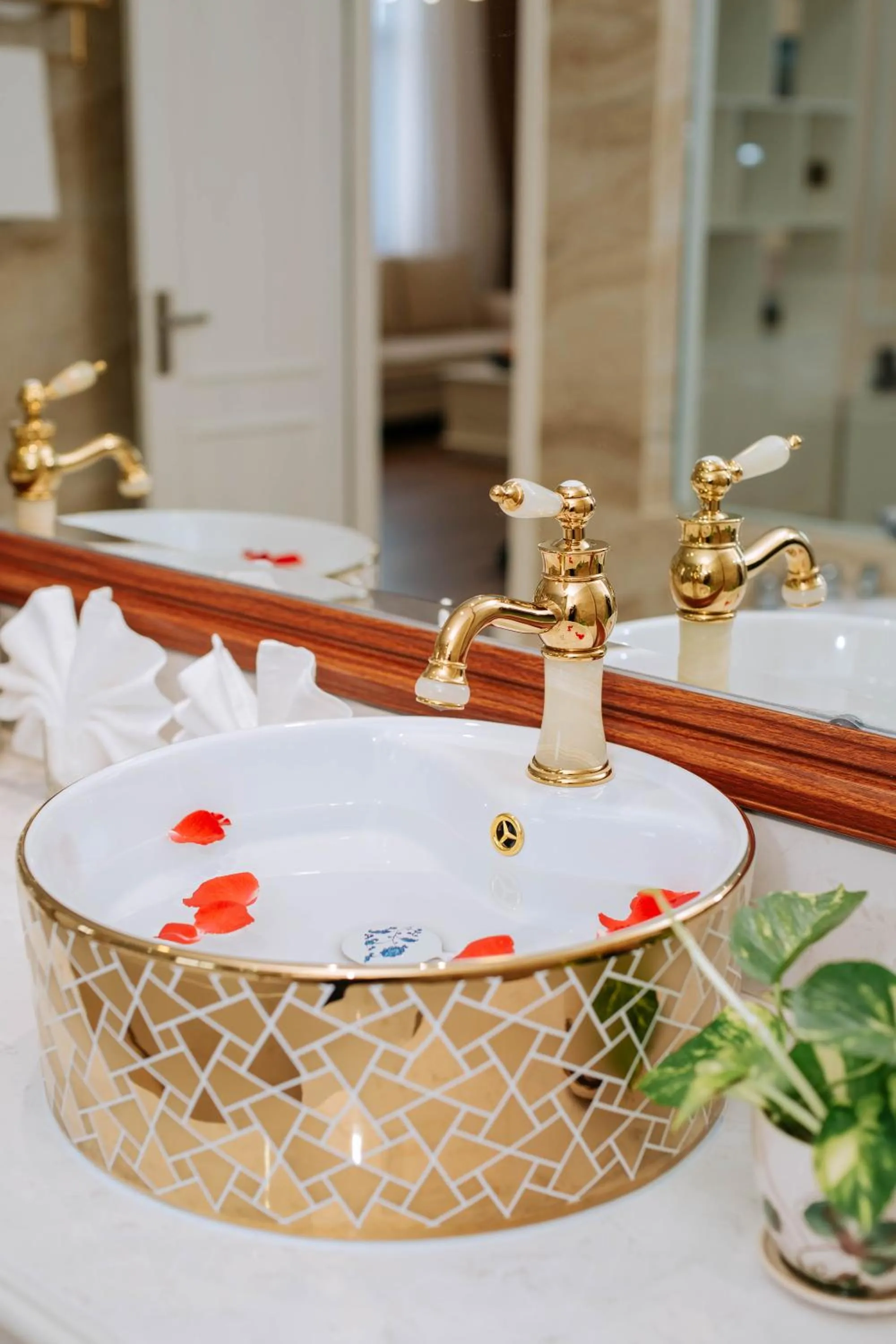 Bathroom in Thông Đỏ Hotel
