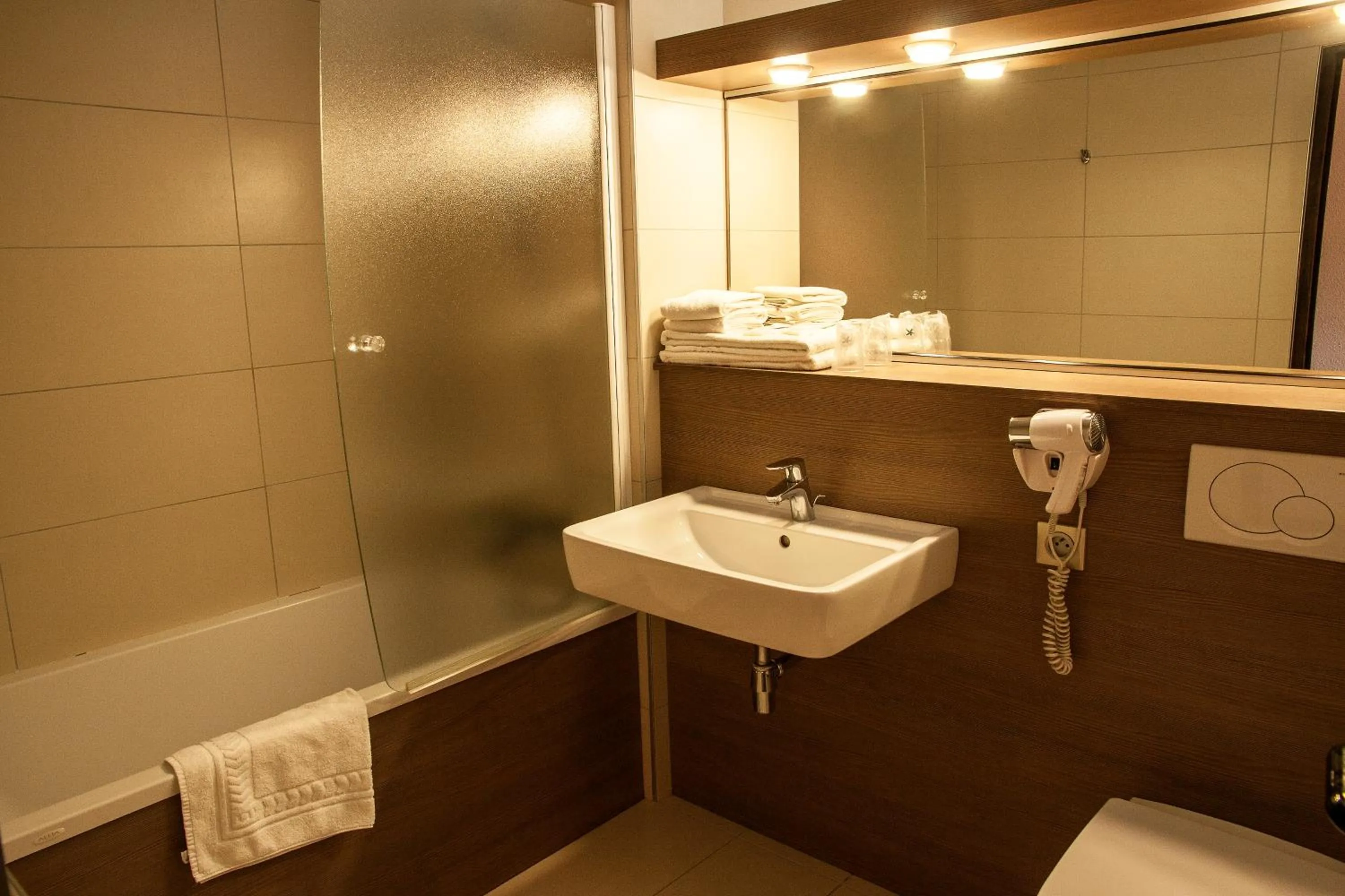 Bathroom in Hotel Les Amandiers