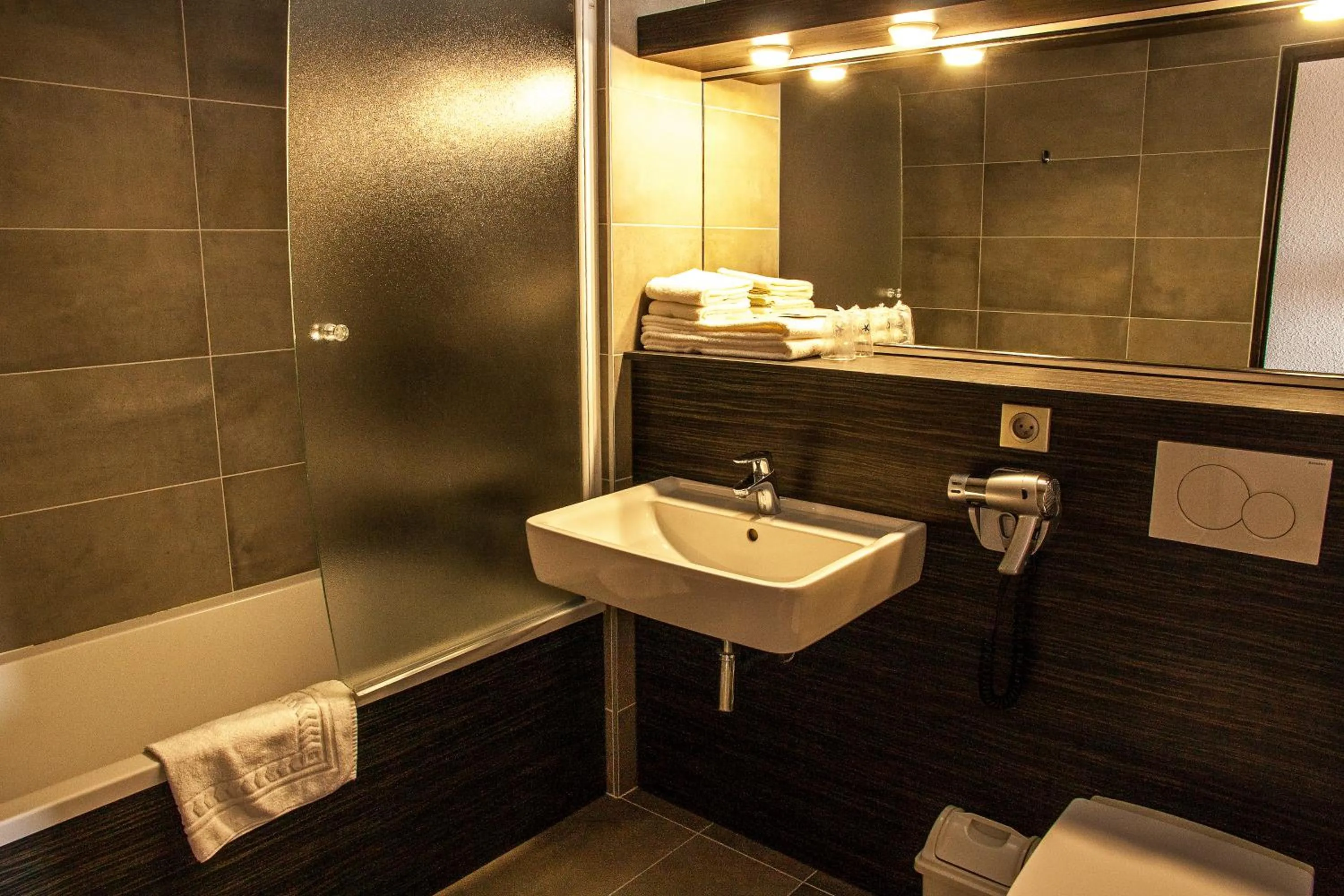 Bathroom in Hotel Les Amandiers