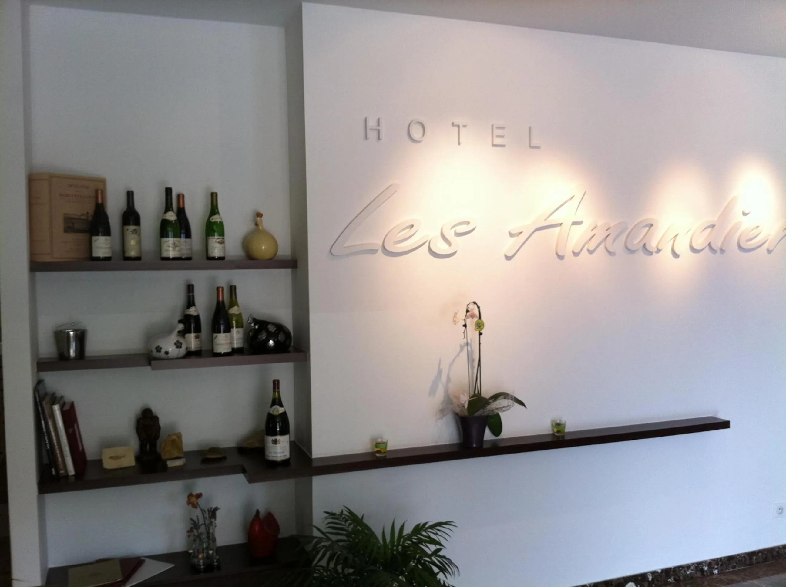 Logo/Certificate/Sign in Hotel Les Amandiers