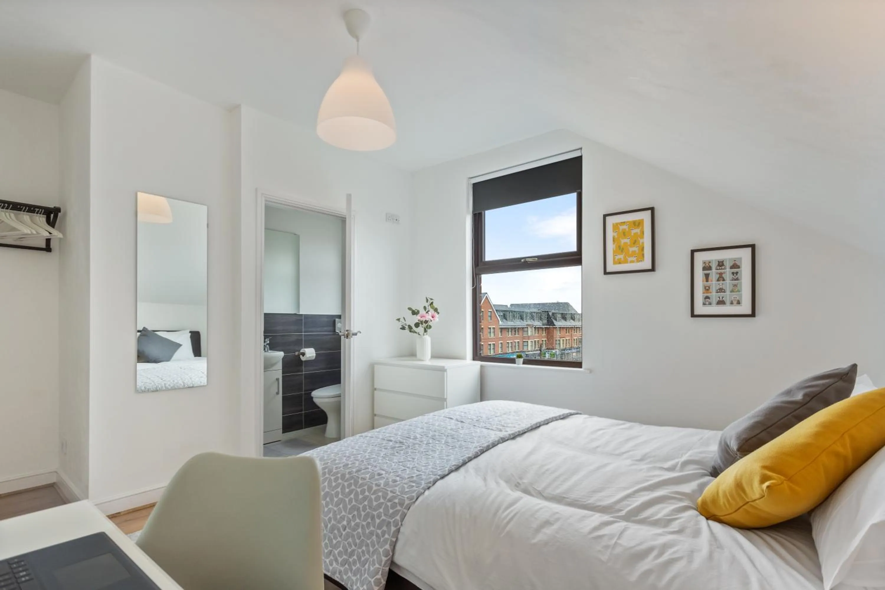 Bedroom, Bed in River Rooms Nottingham