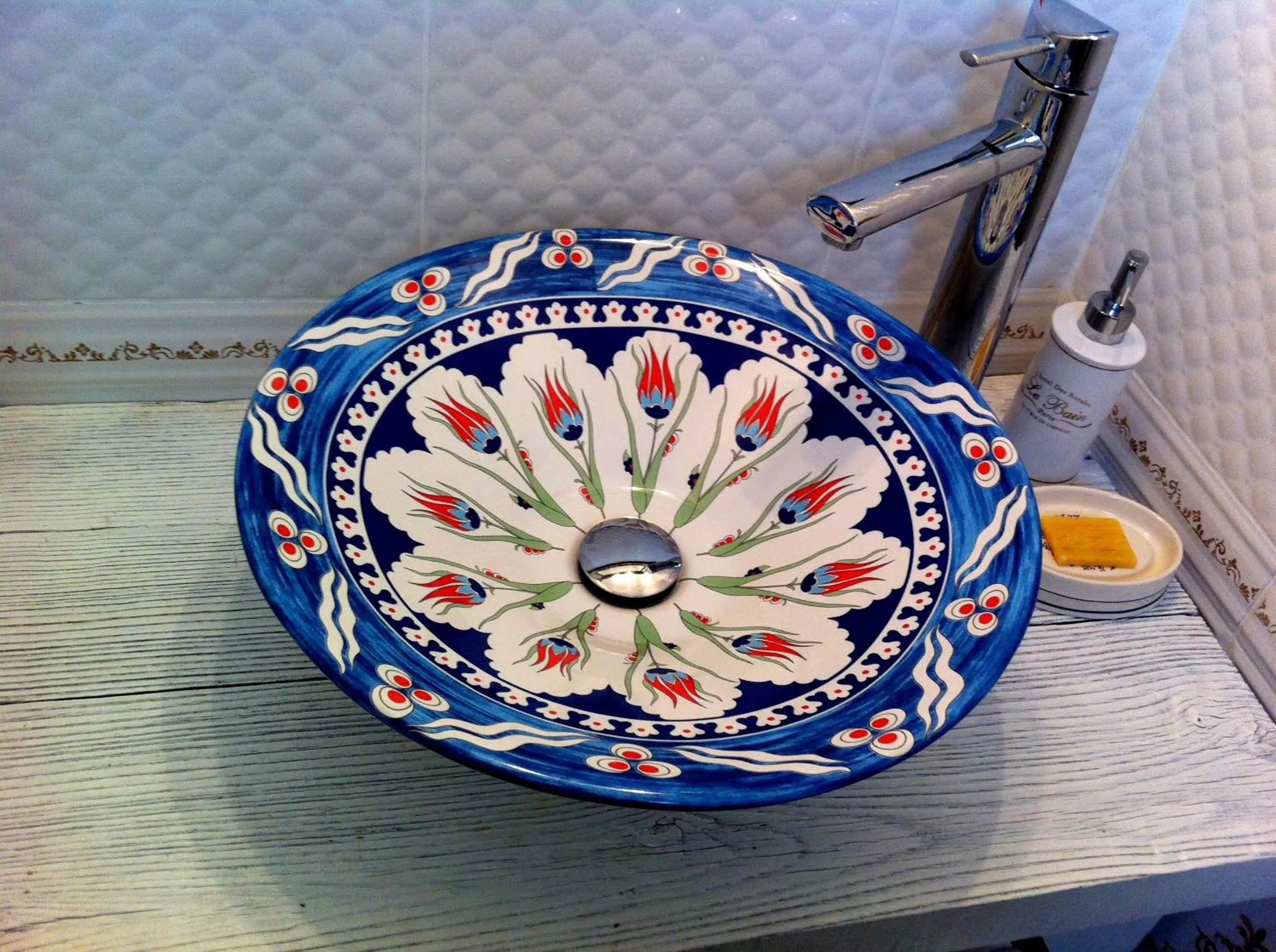 Decorative detail in Lemon Villa Hotel