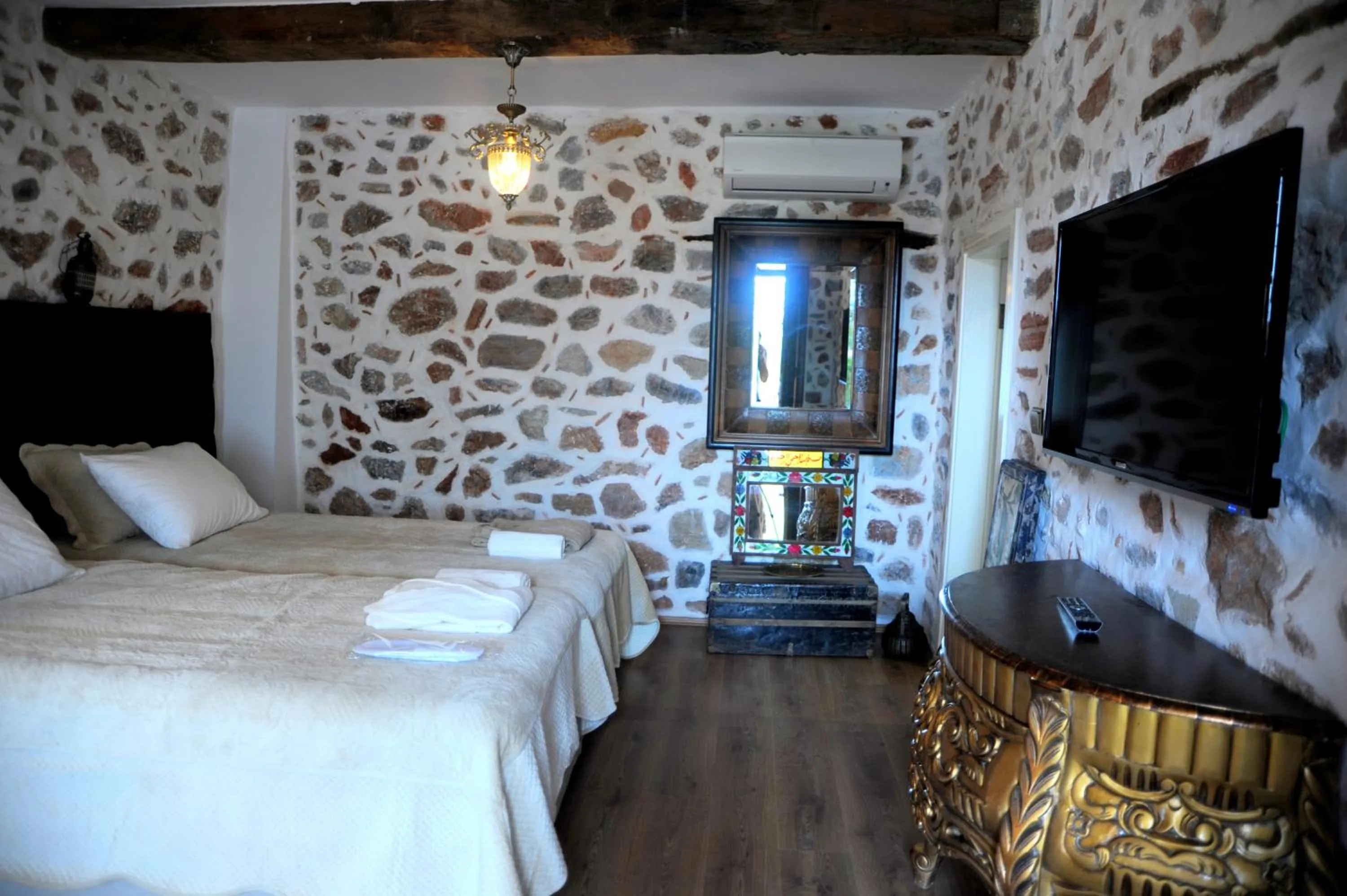 Bed in Lemon Villa Hotel