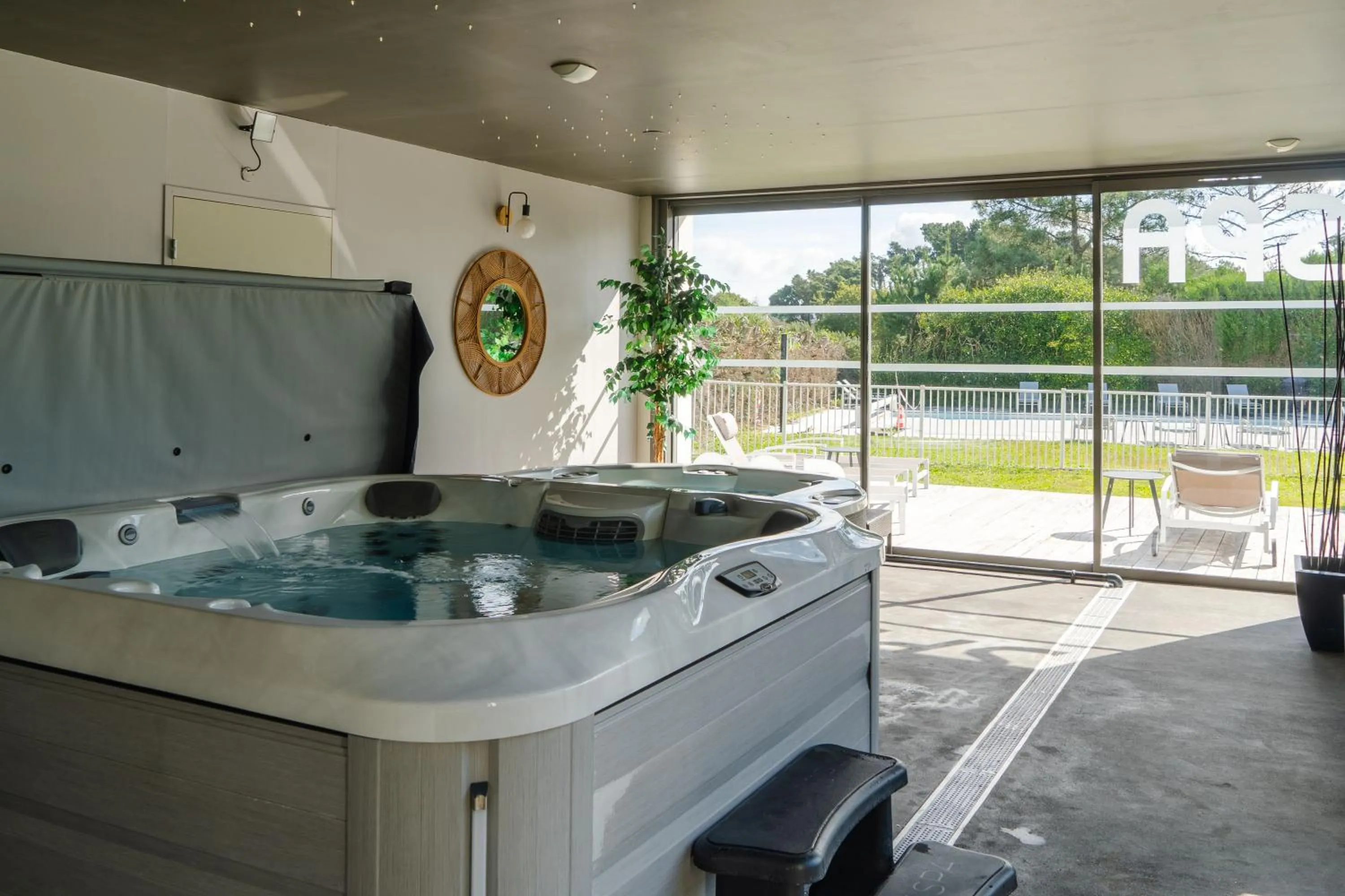 Hot Tub in Le Galet Hotel & Spa
