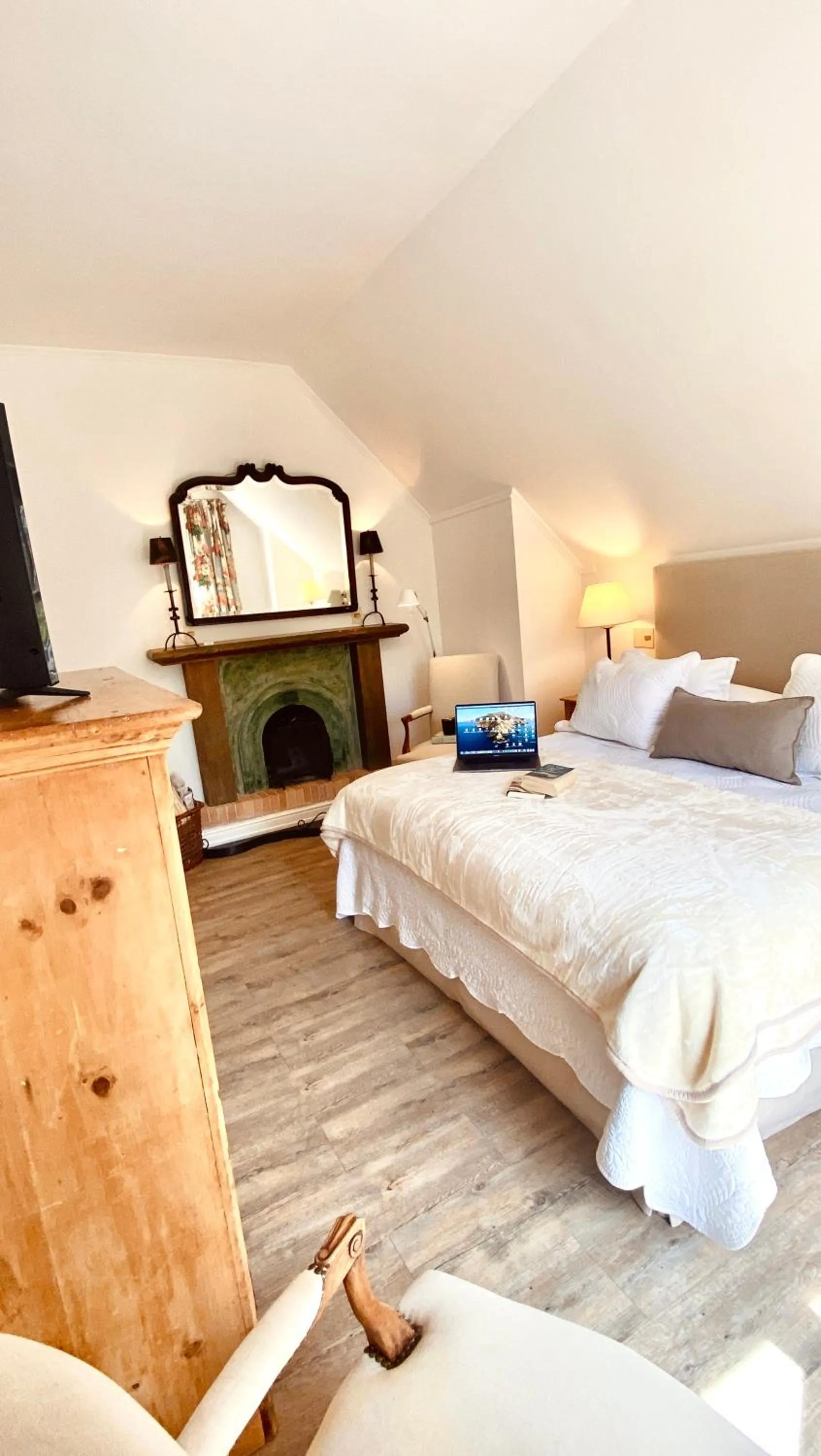 Bedroom, Bed in Hotel L'Auberge