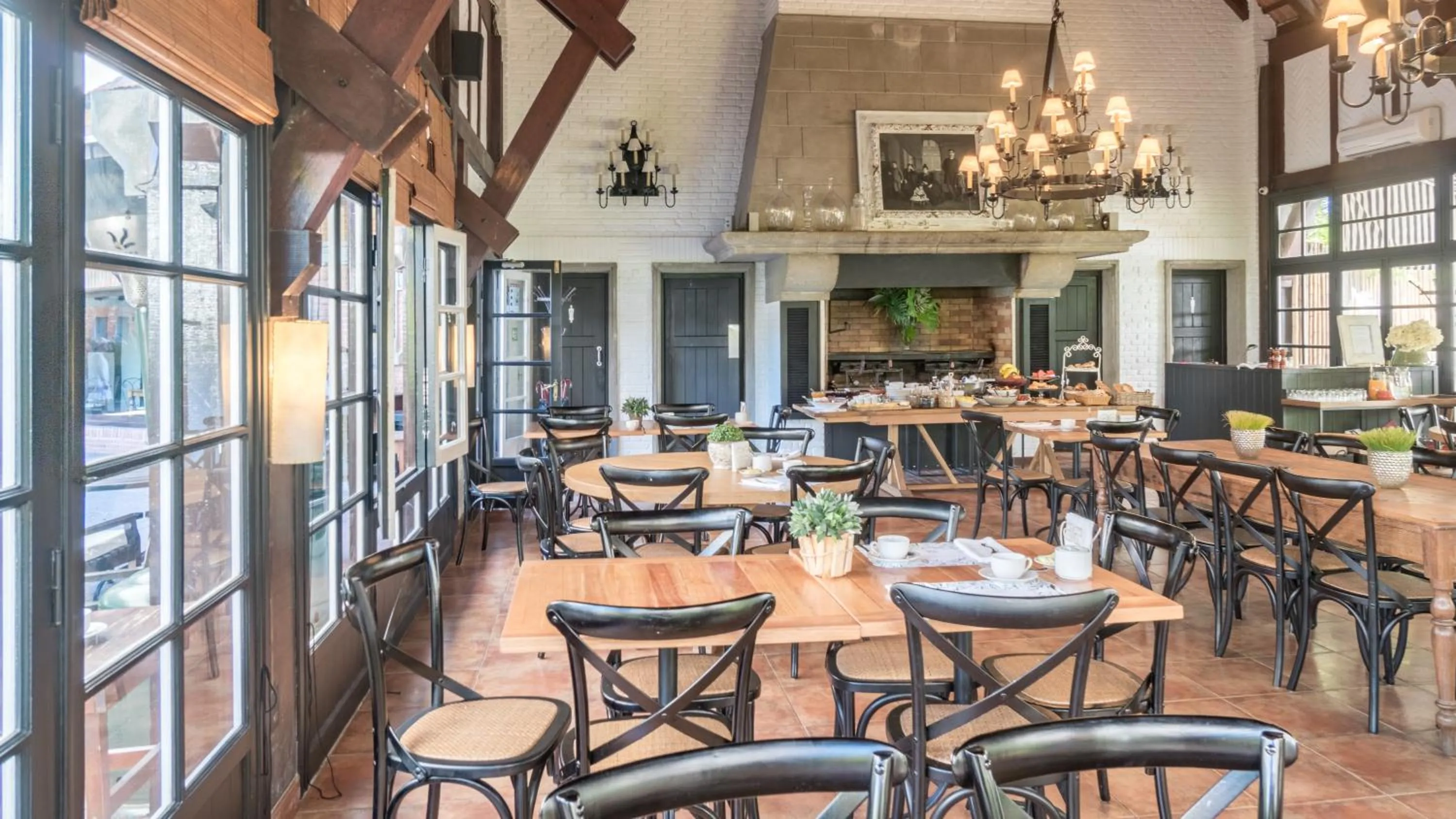 Restaurant/places to eat in Hotel L'Auberge