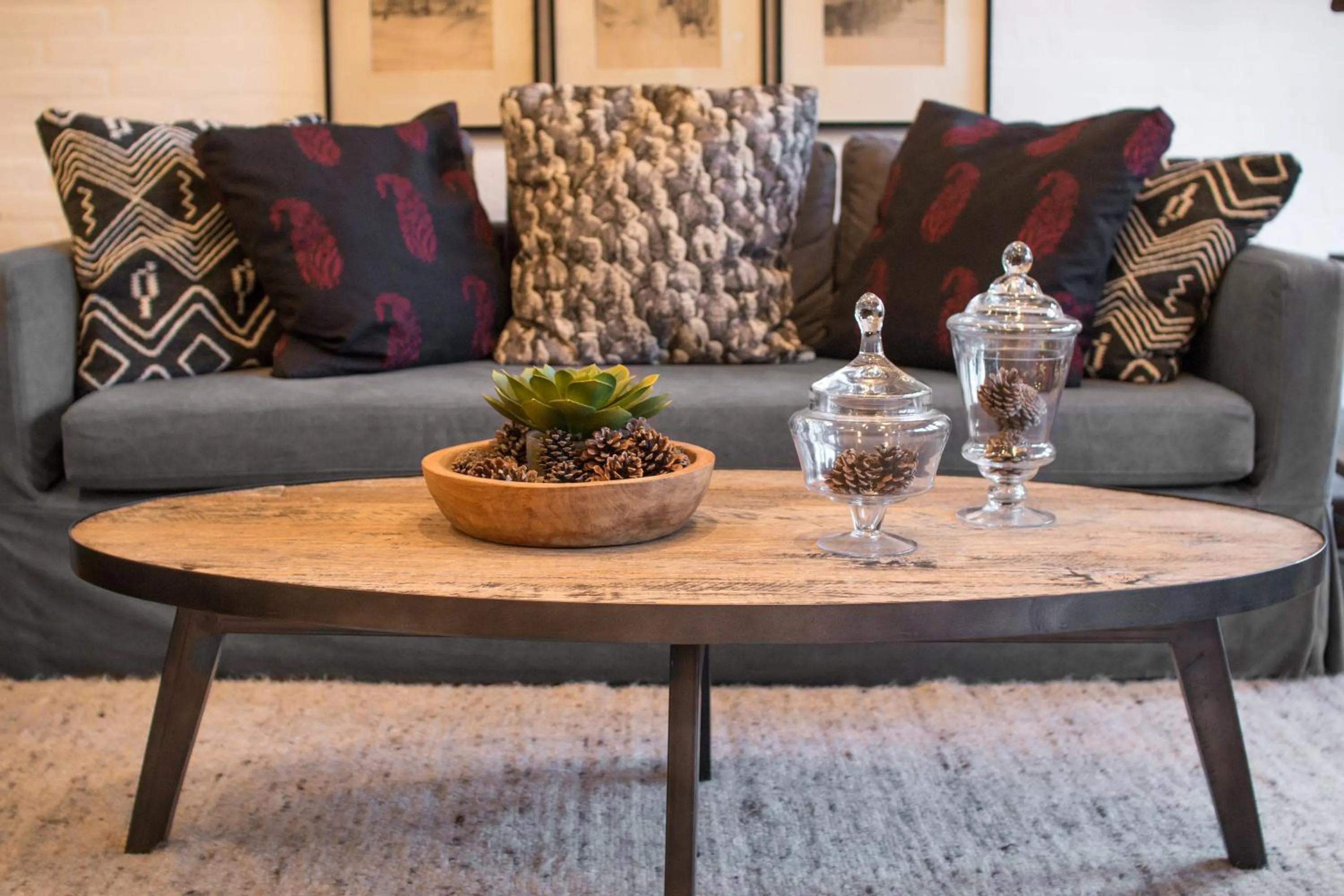 Communal lounge/ TV room in Hotel L'Auberge