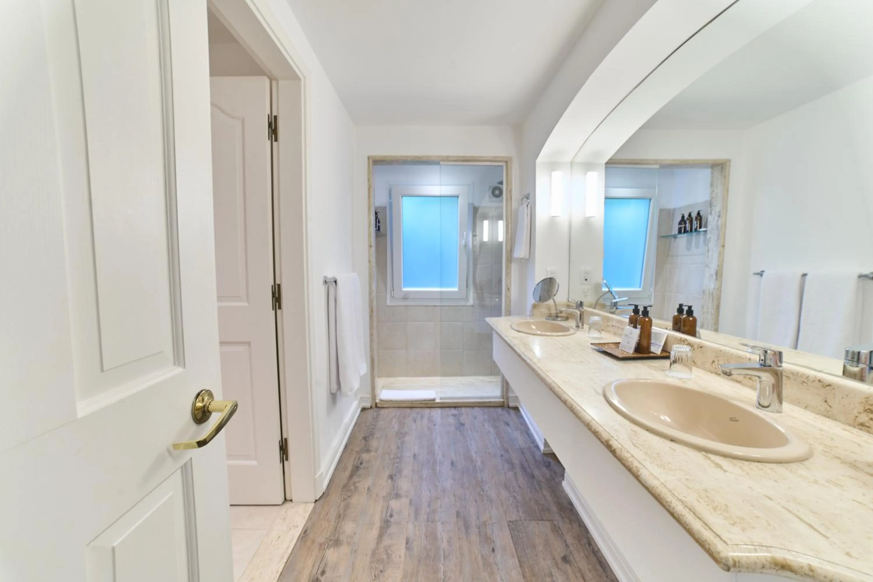 Bathroom in Hotel L'Auberge