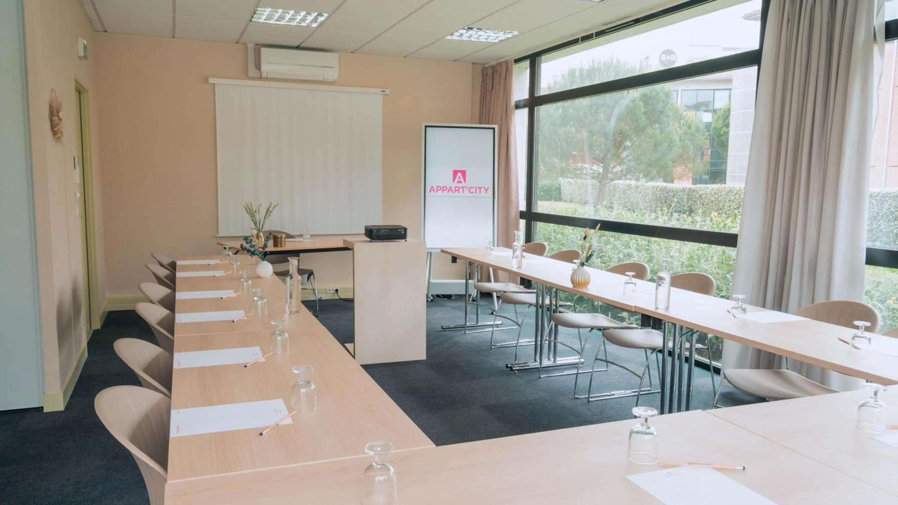 Meeting/conference room in Appart'City Confort Toulouse Purpan