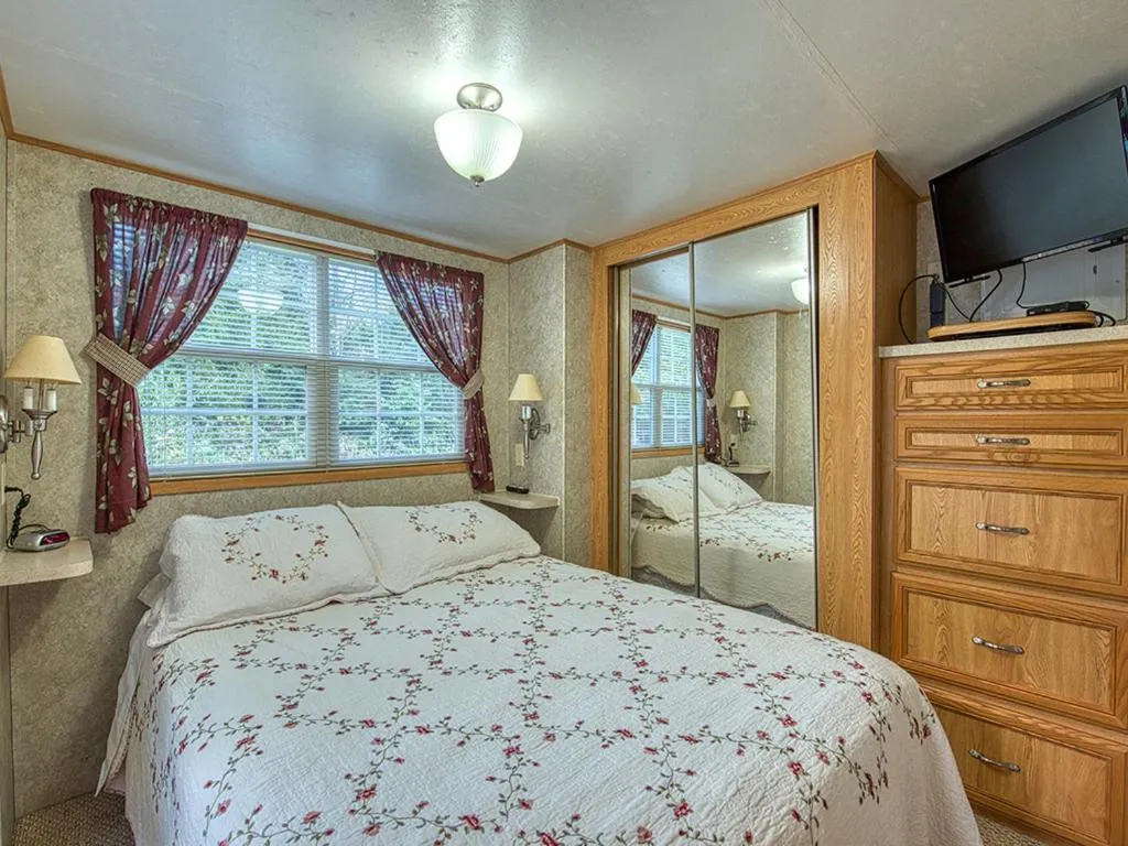 Bedroom, Bed in Maggie Valley Cabin Rentals
