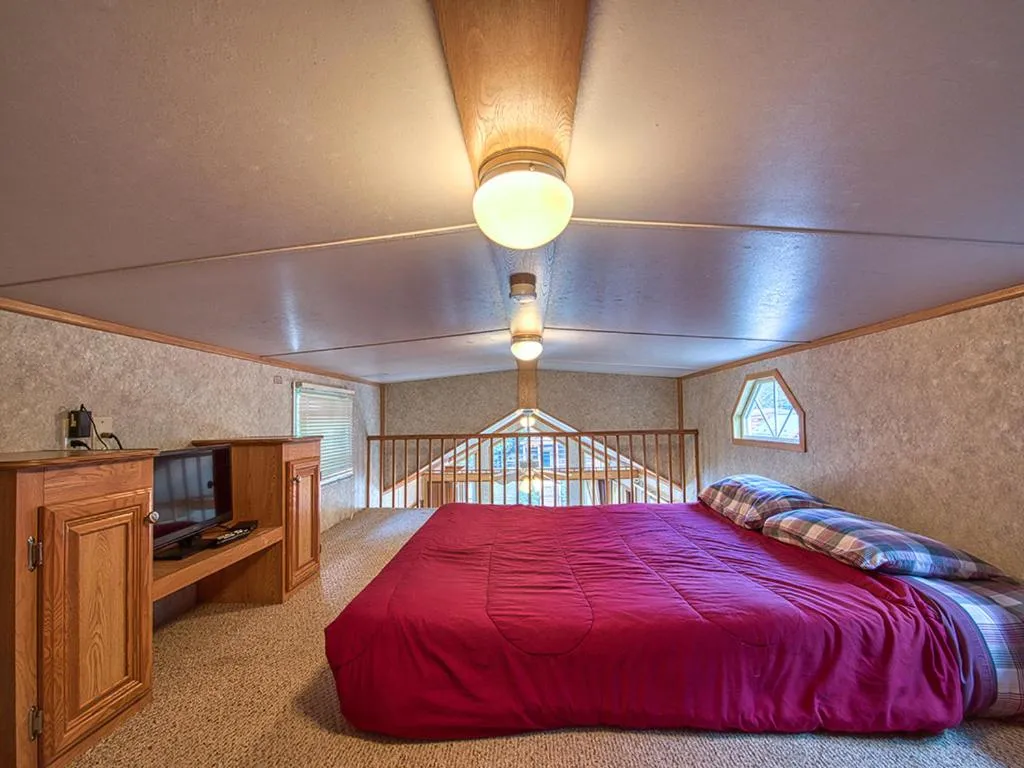Bedroom, Bed in Maggie Valley Cabin Rentals