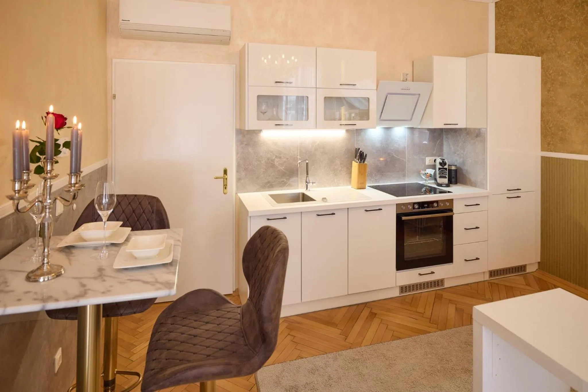 One-Bedroom Apartment in Sophies Place Augarten - Imperial Lifestyle City Apartments Vienna Parking
