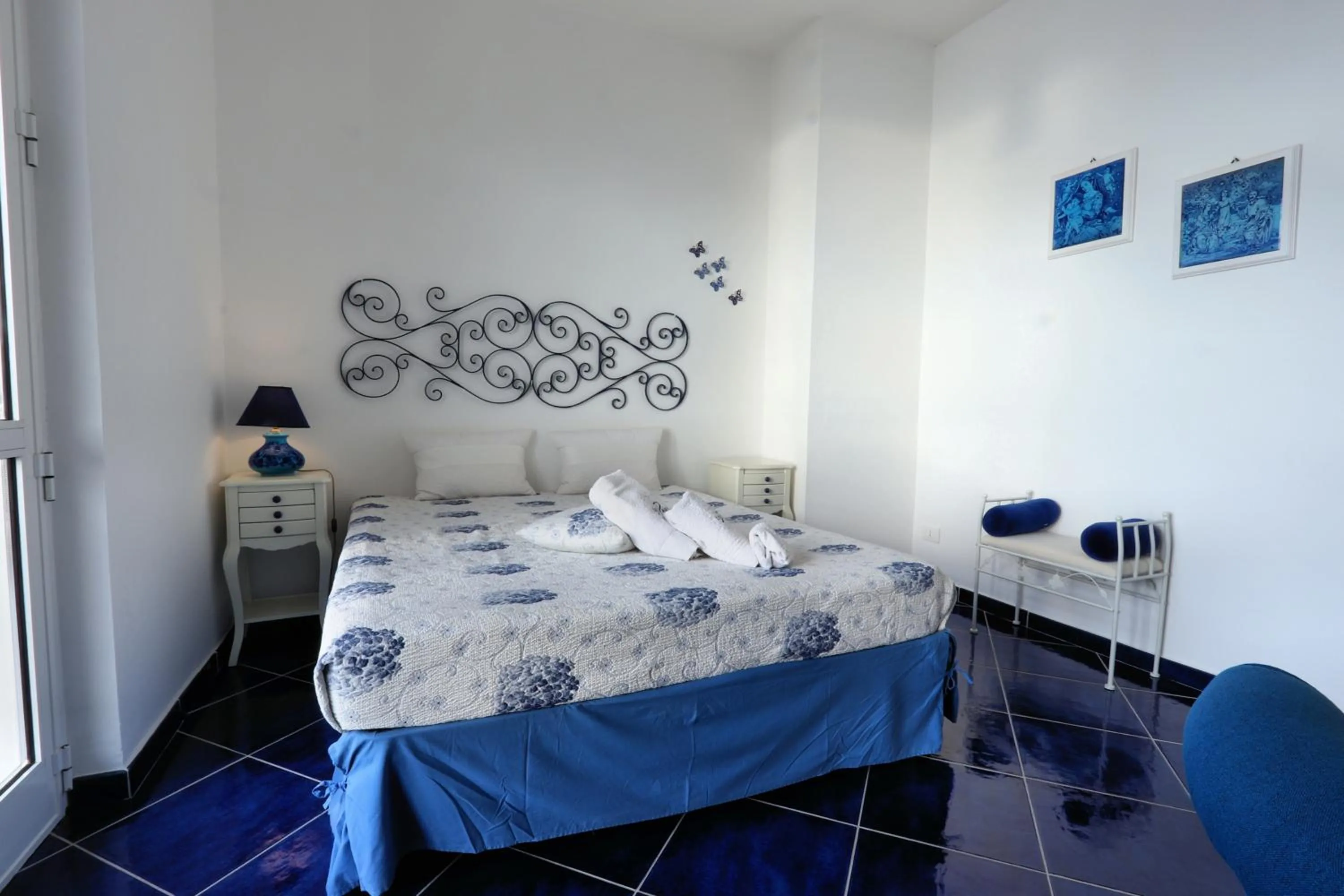 Bed in Due Relais - Panoramic Sea View Suites