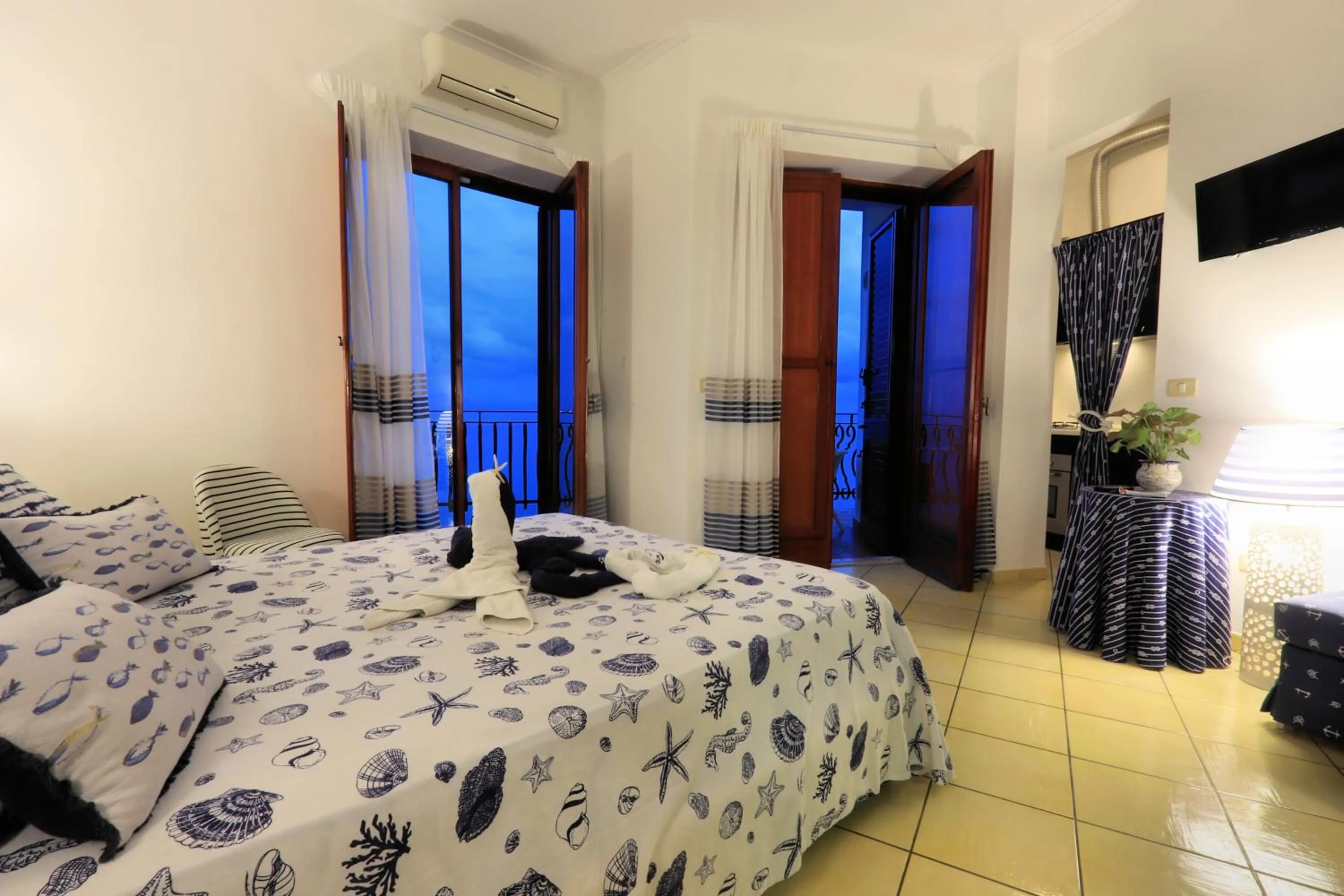 Bed in Due Relais - Panoramic Sea View Suites