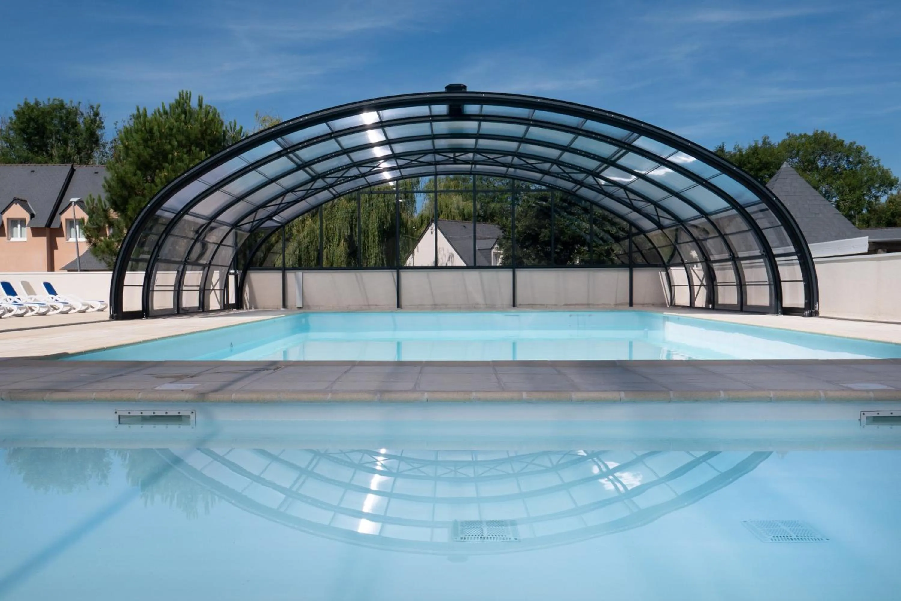 Swimming pool in Résidence Odalys Horizon Morgat