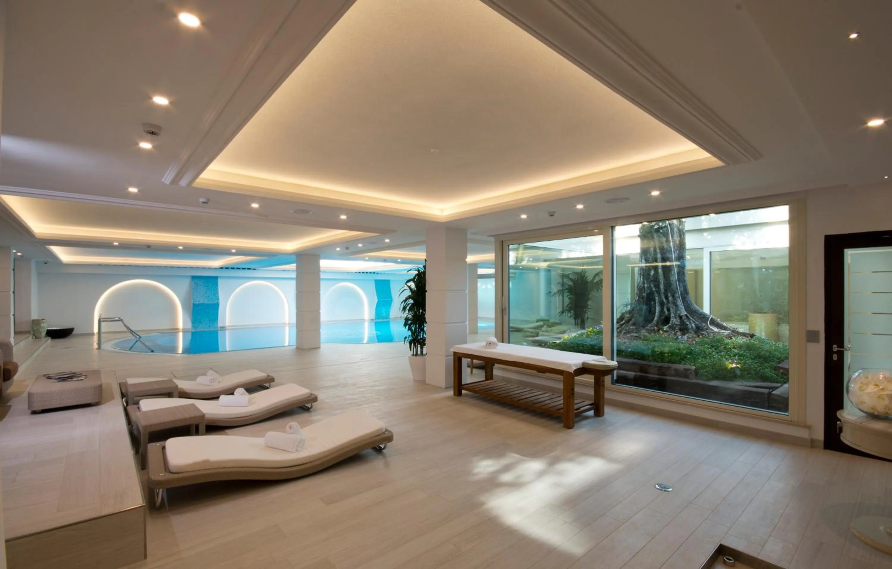 Hot Tub in Grand Hotel Da Vinci