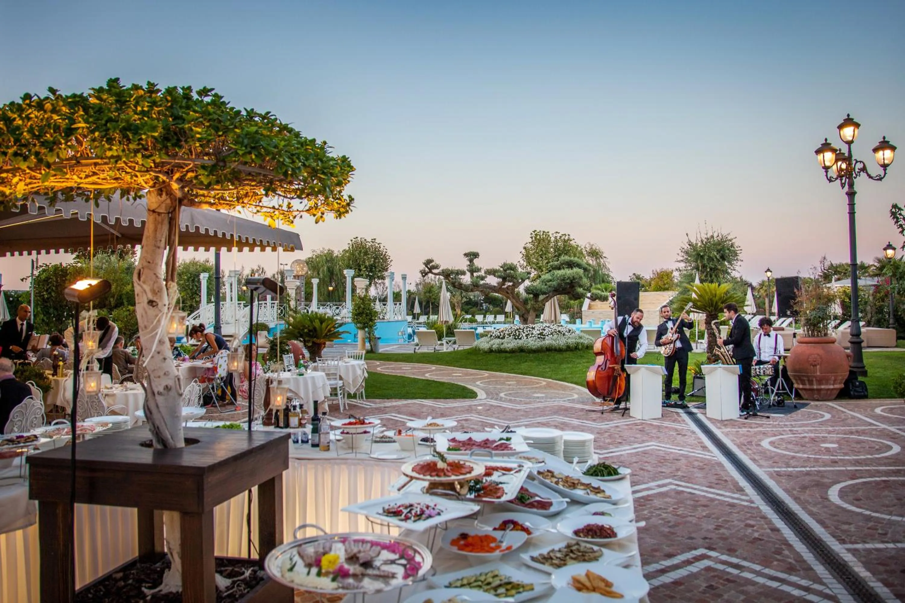 People in Grand Hotel Da Vinci