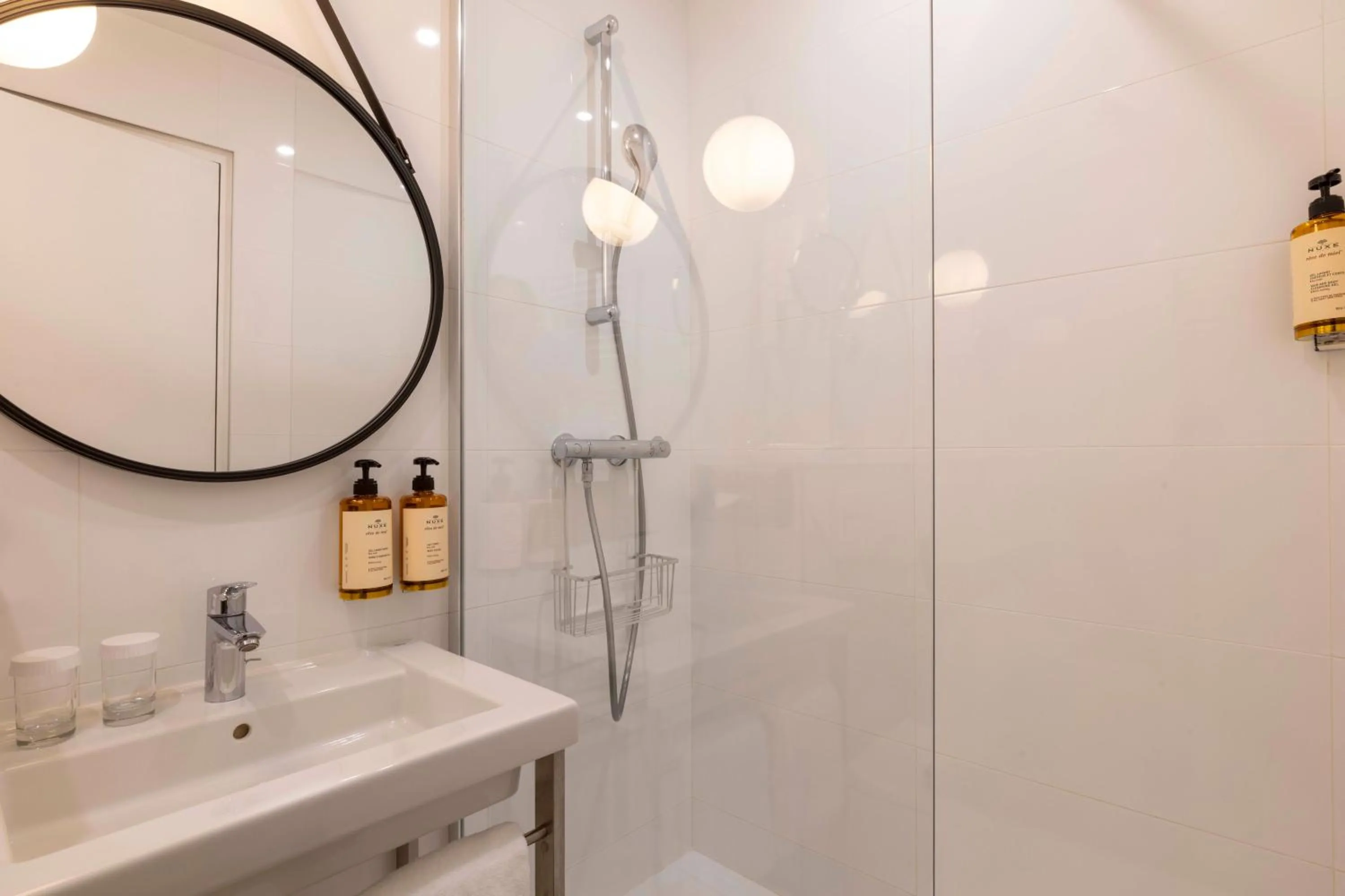 Bathroom in Hotel Trianon Rive Gauche