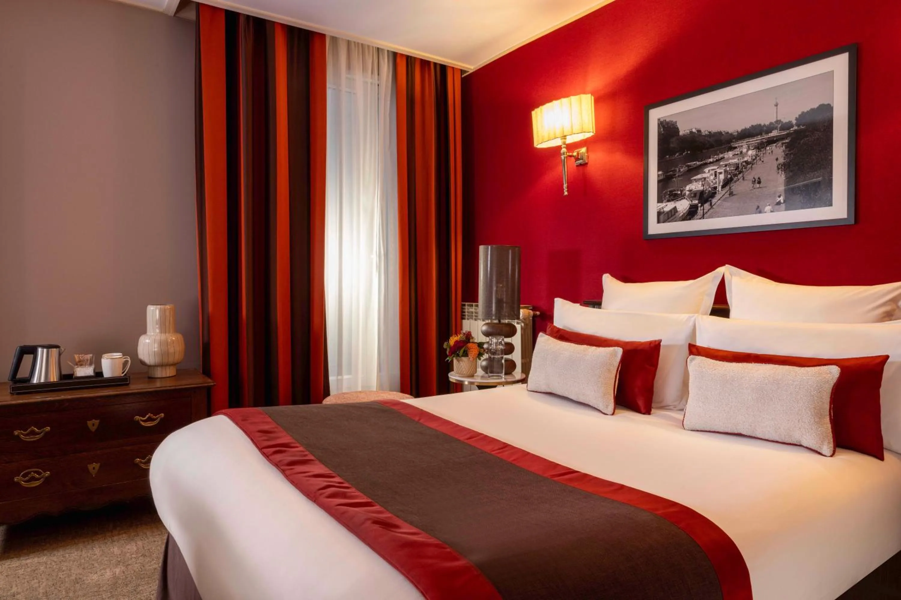 Bedroom, Bed in Hotel Trianon Rive Gauche