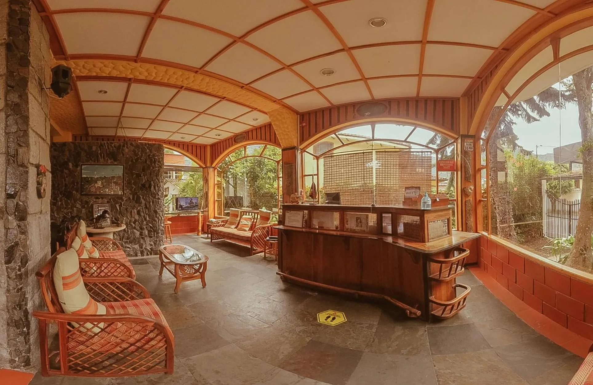 Communal lounge/ TV room in Hotel y Spa Isla de Baños