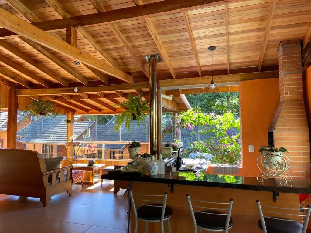 Restaurant/places to eat in Pousada Maibe Amanhecer na Serra