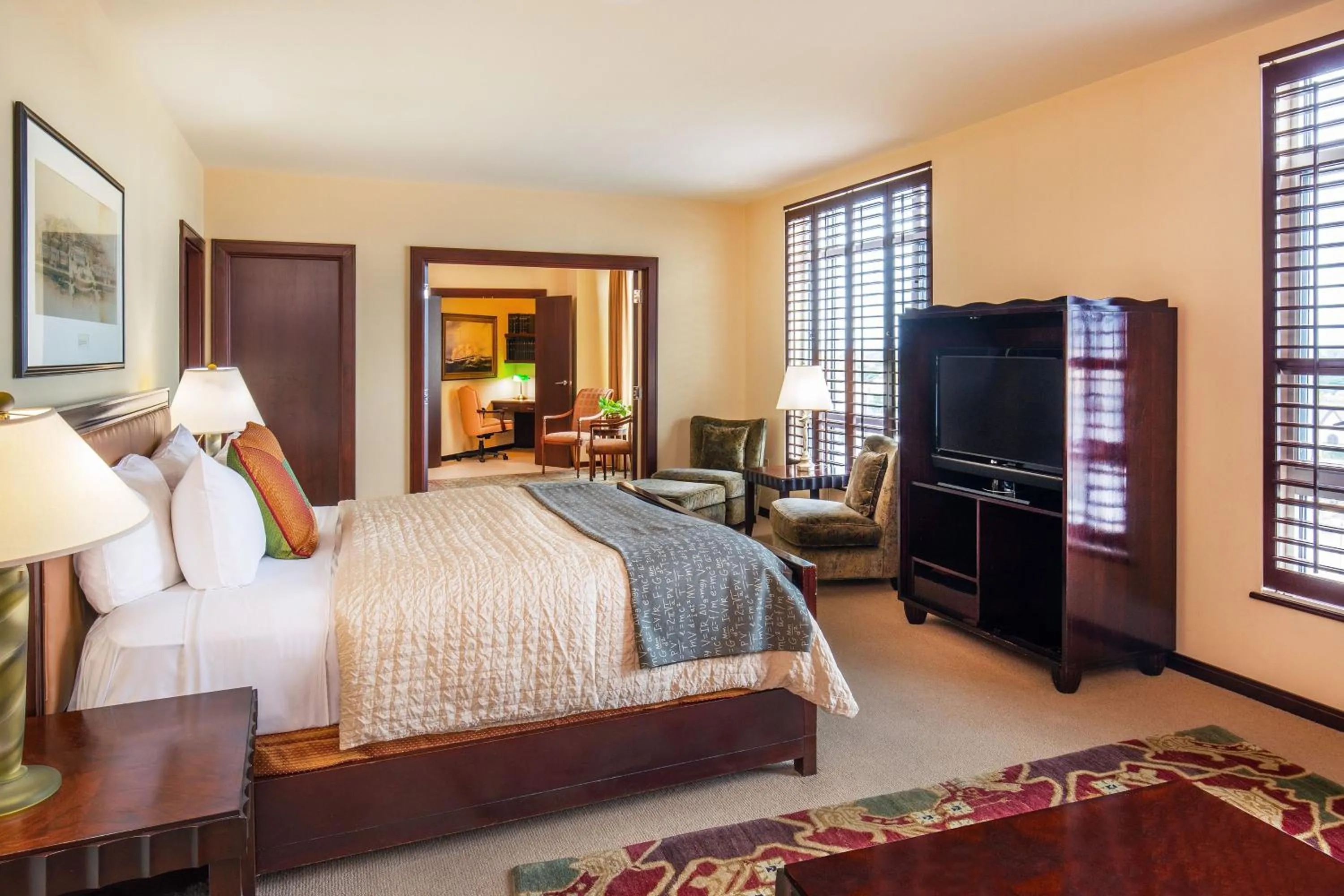 Photo of the whole room, Bed in Le Meridien Boston Cambridge