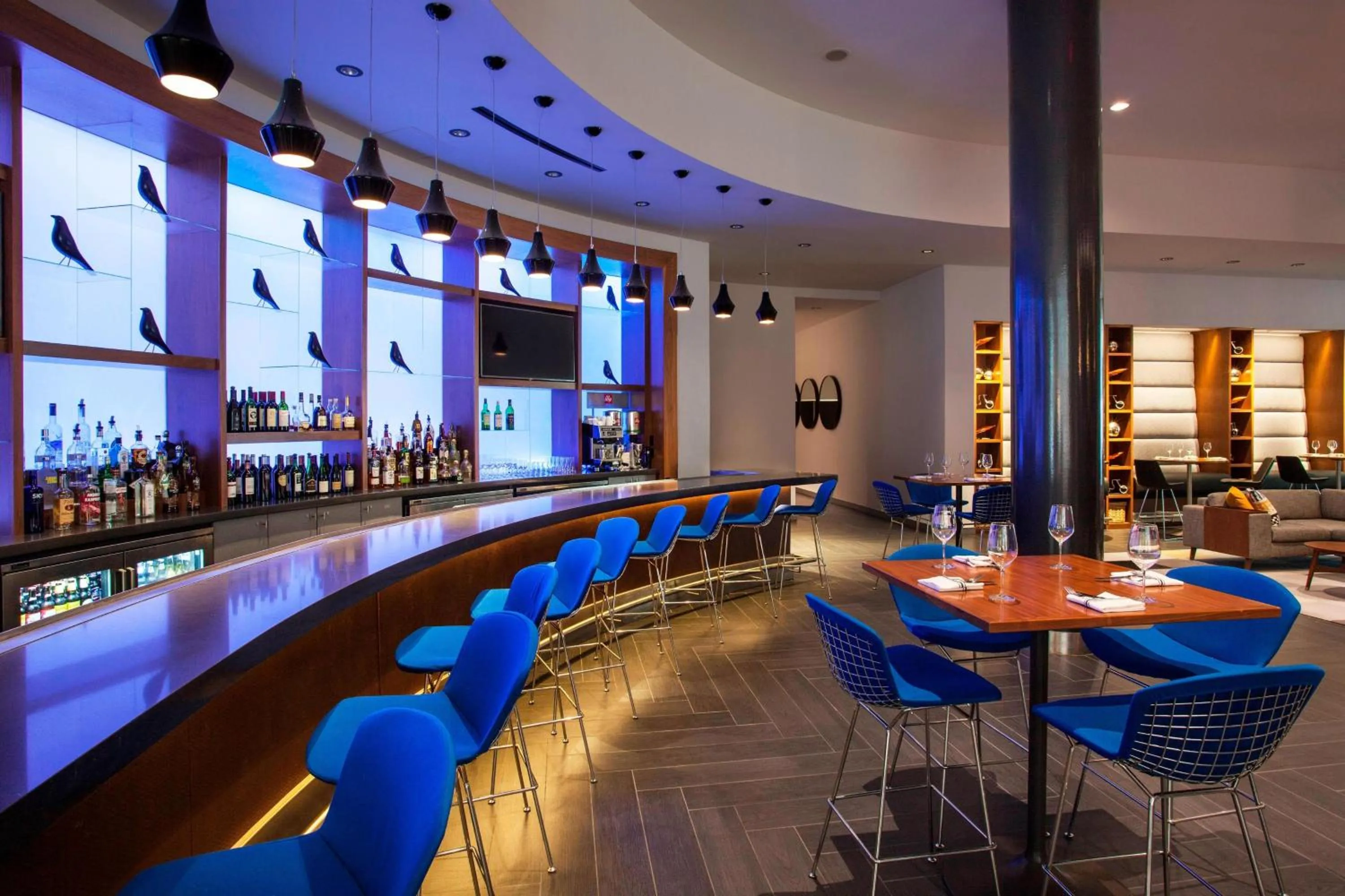 Lounge or bar in Le Meridien Boston Cambridge