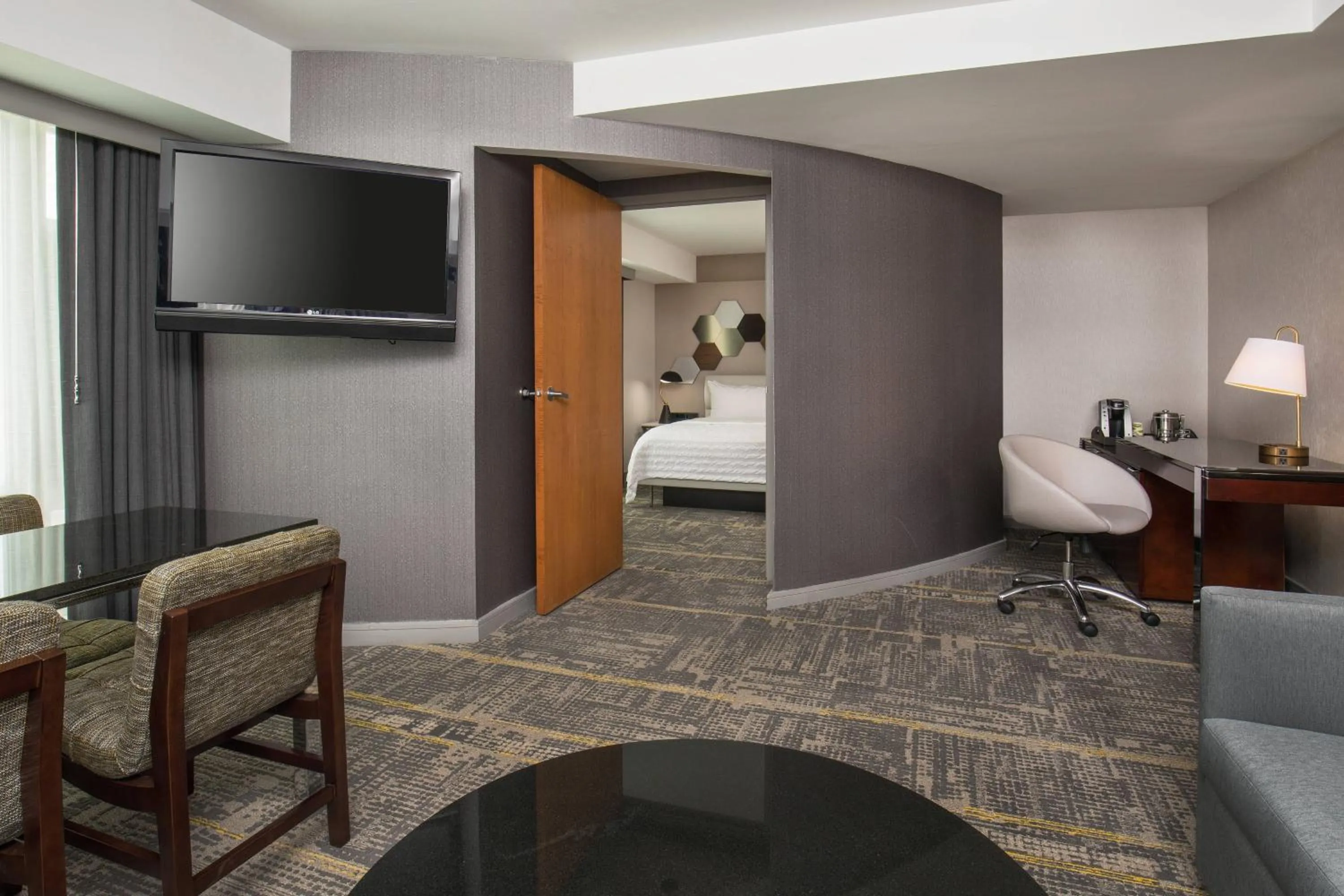 Photo of the whole room, Bed in Le Meridien Boston Cambridge