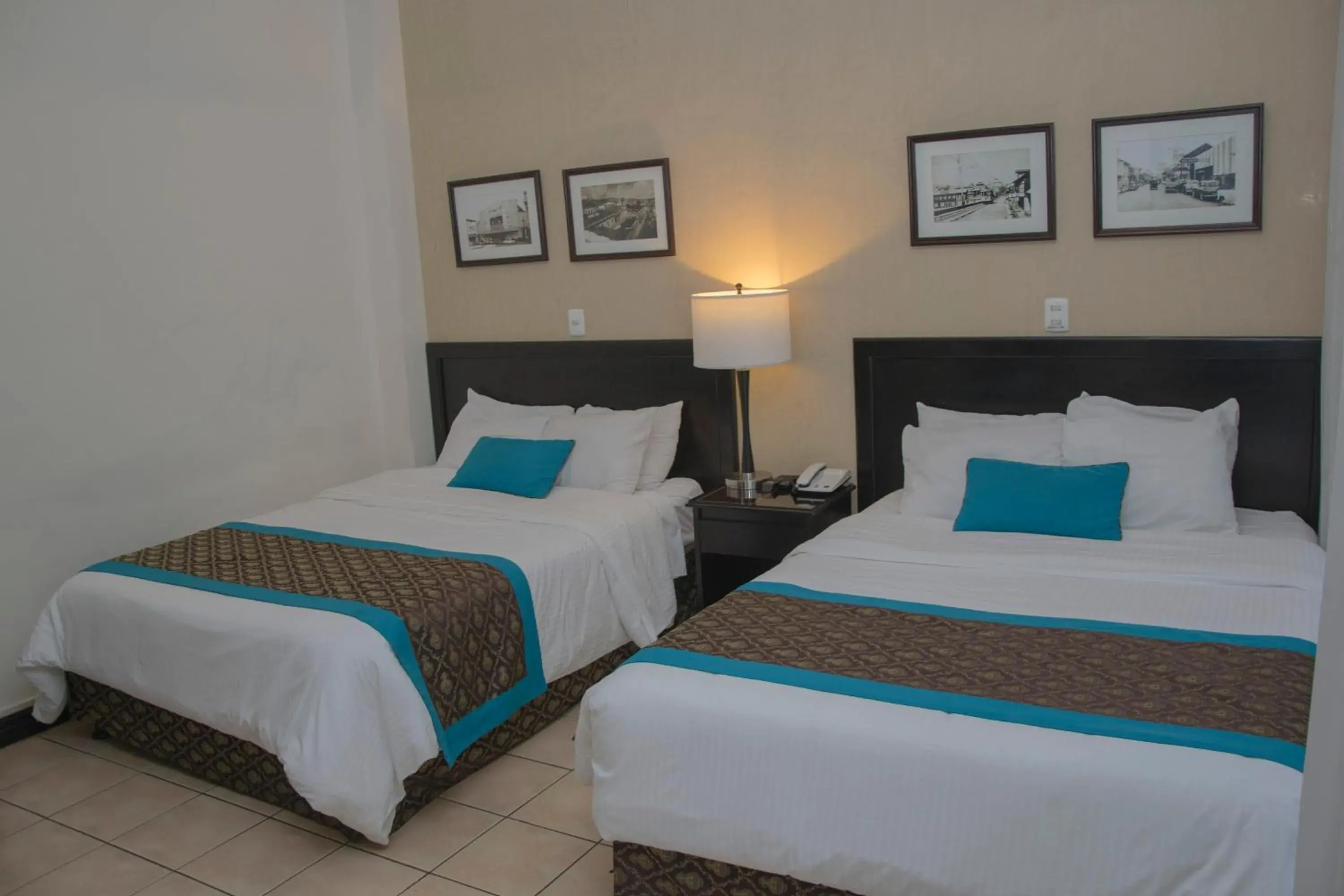 Quadruple Room in Hotel Colonial Quadruple Room in Hotel Colonial