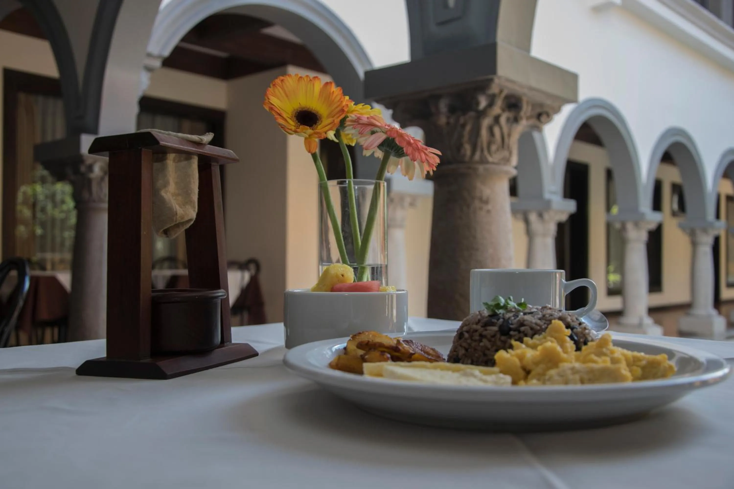 American breakfast in Hotel Colonial