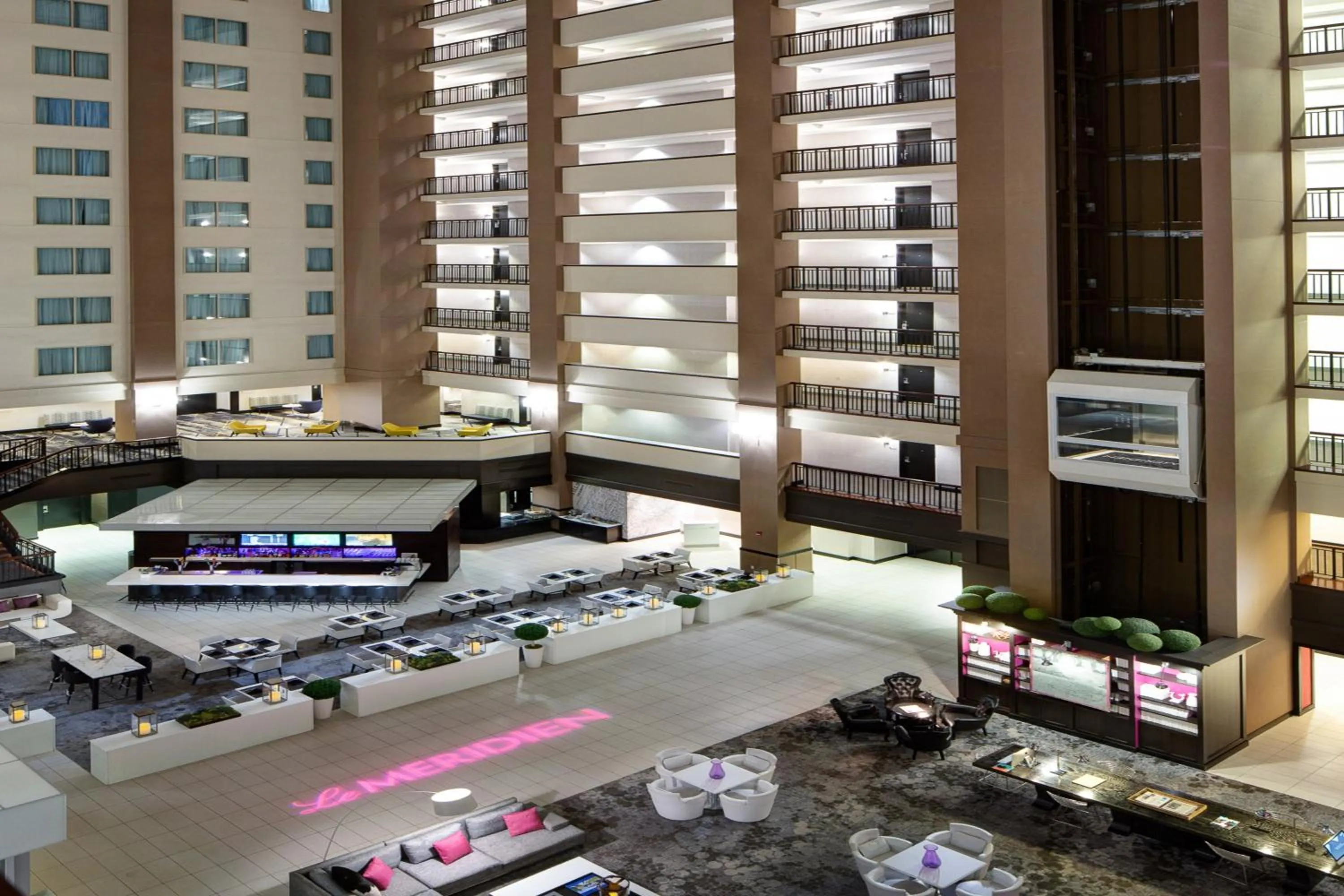 Lobby or reception in Le Meridien Dallas by the Galleria