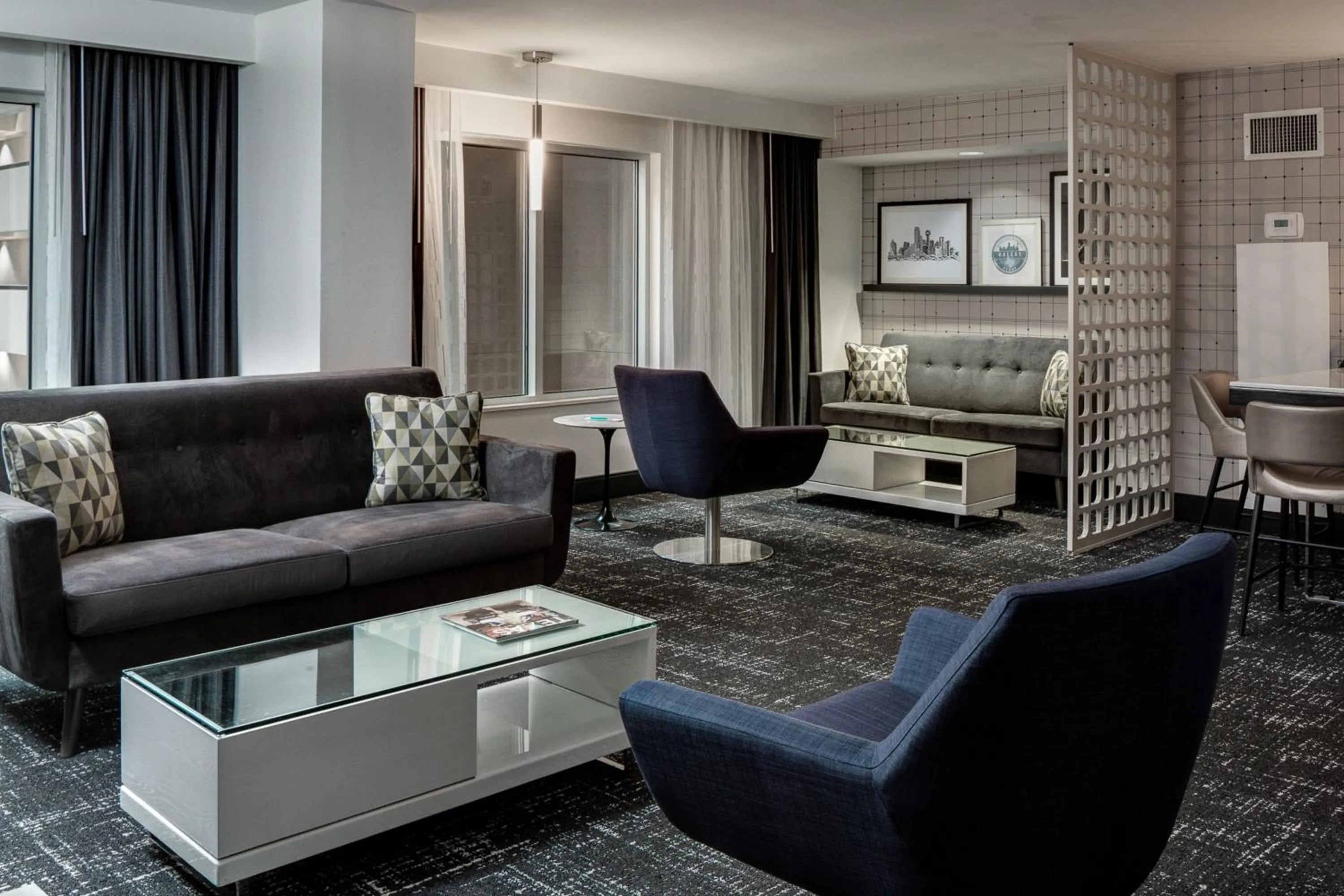 Living room in Le Meridien Dallas by the Galleria