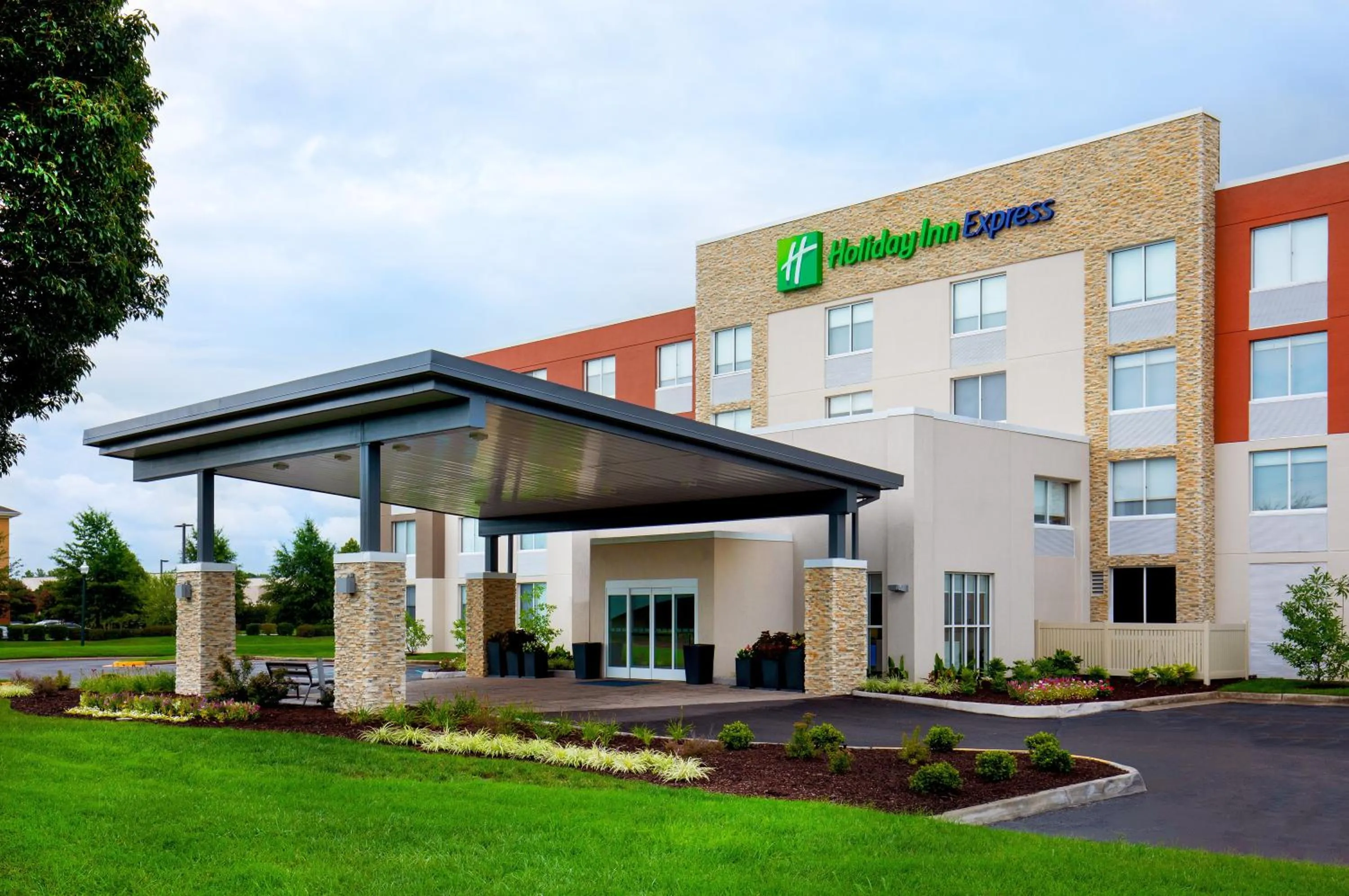 Property building in Holiday Inn Express Chesapeake - Norfolk by IHG