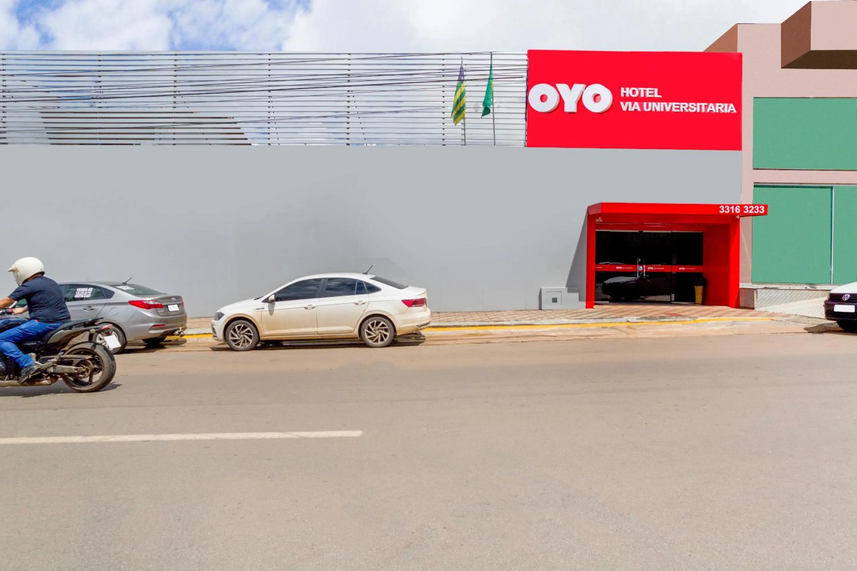 Facade/entrance in OYO Hotel Via Universitária, Anápolis