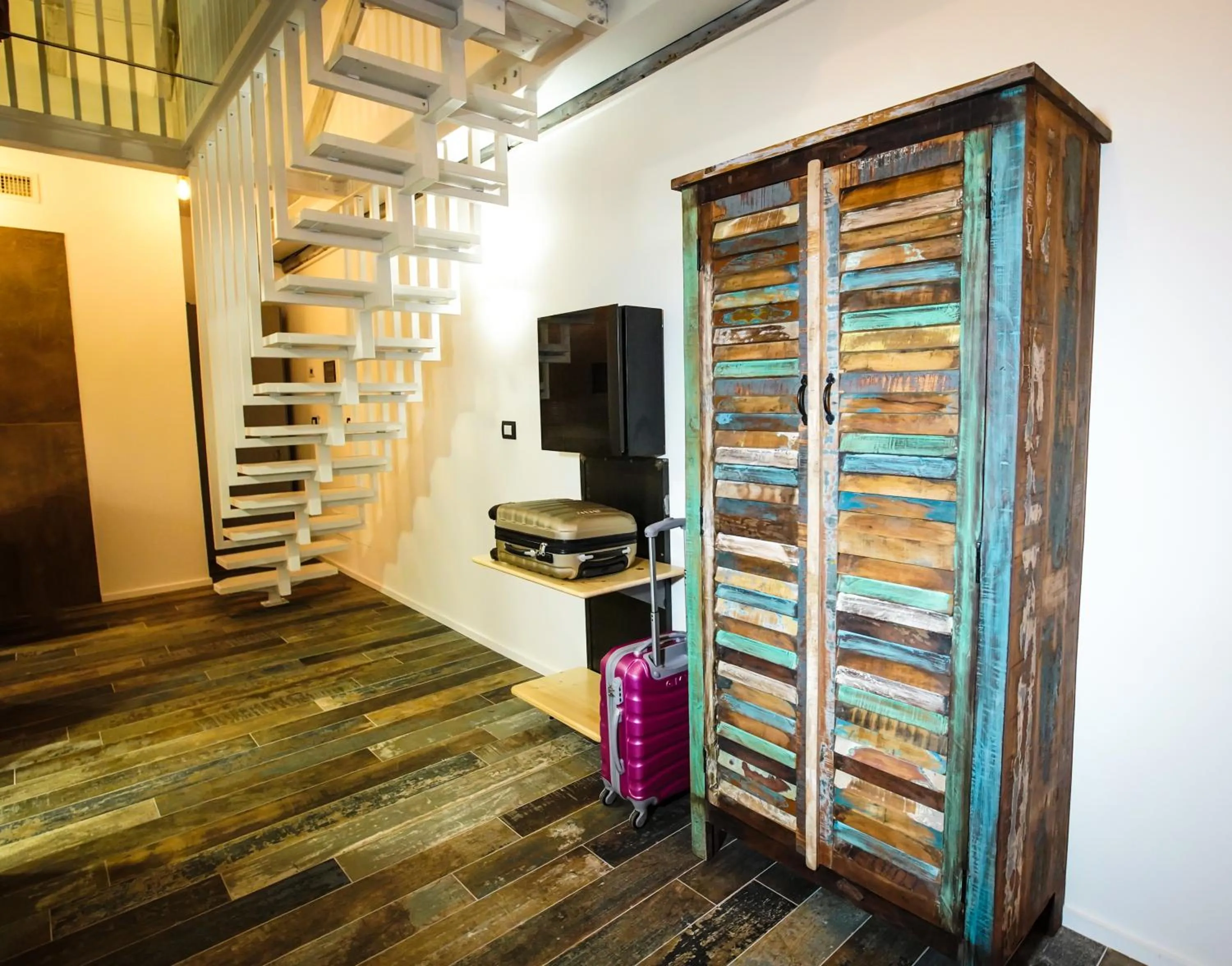 Bedroom in Rosso Cortese