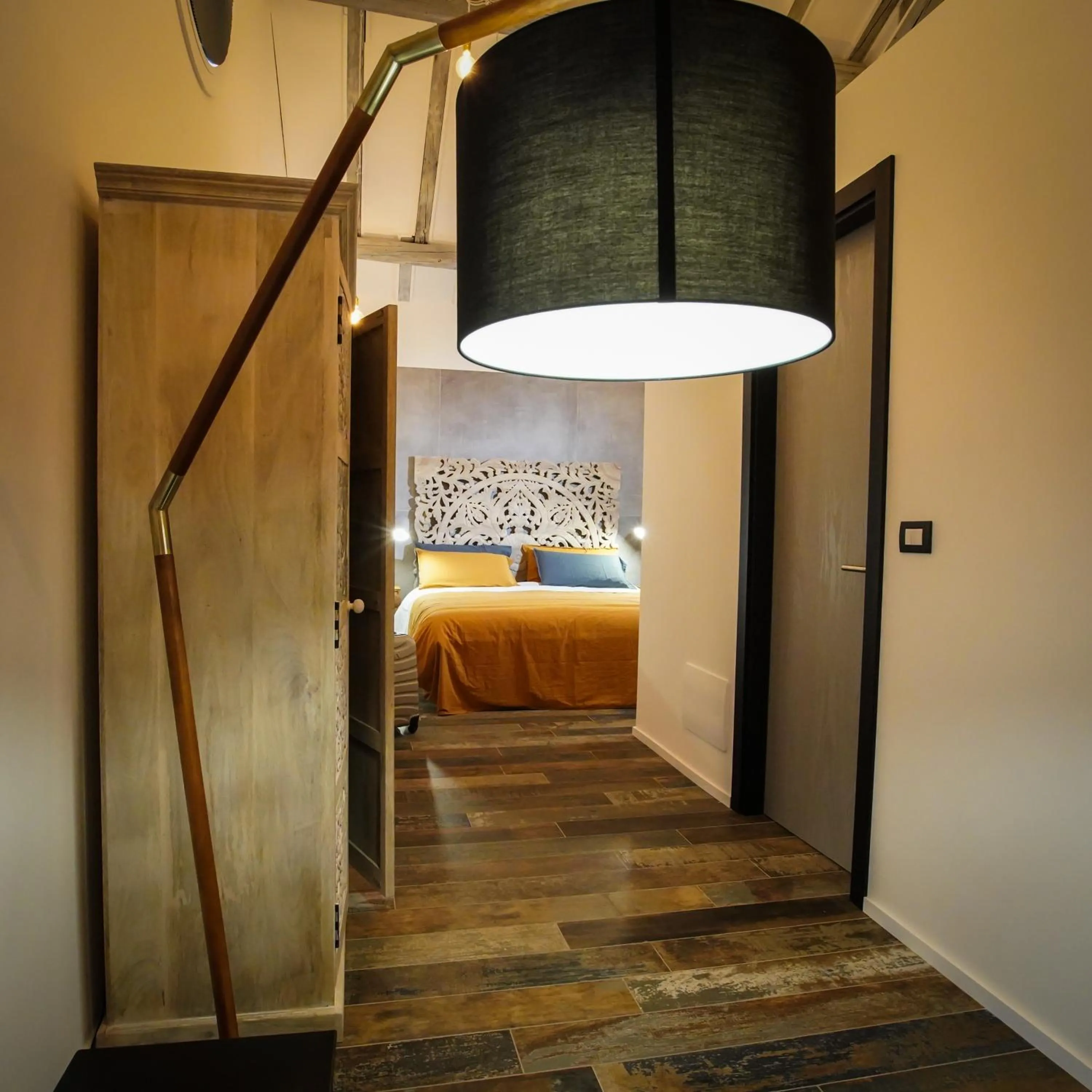 Bedroom, Bed in Rosso Cortese