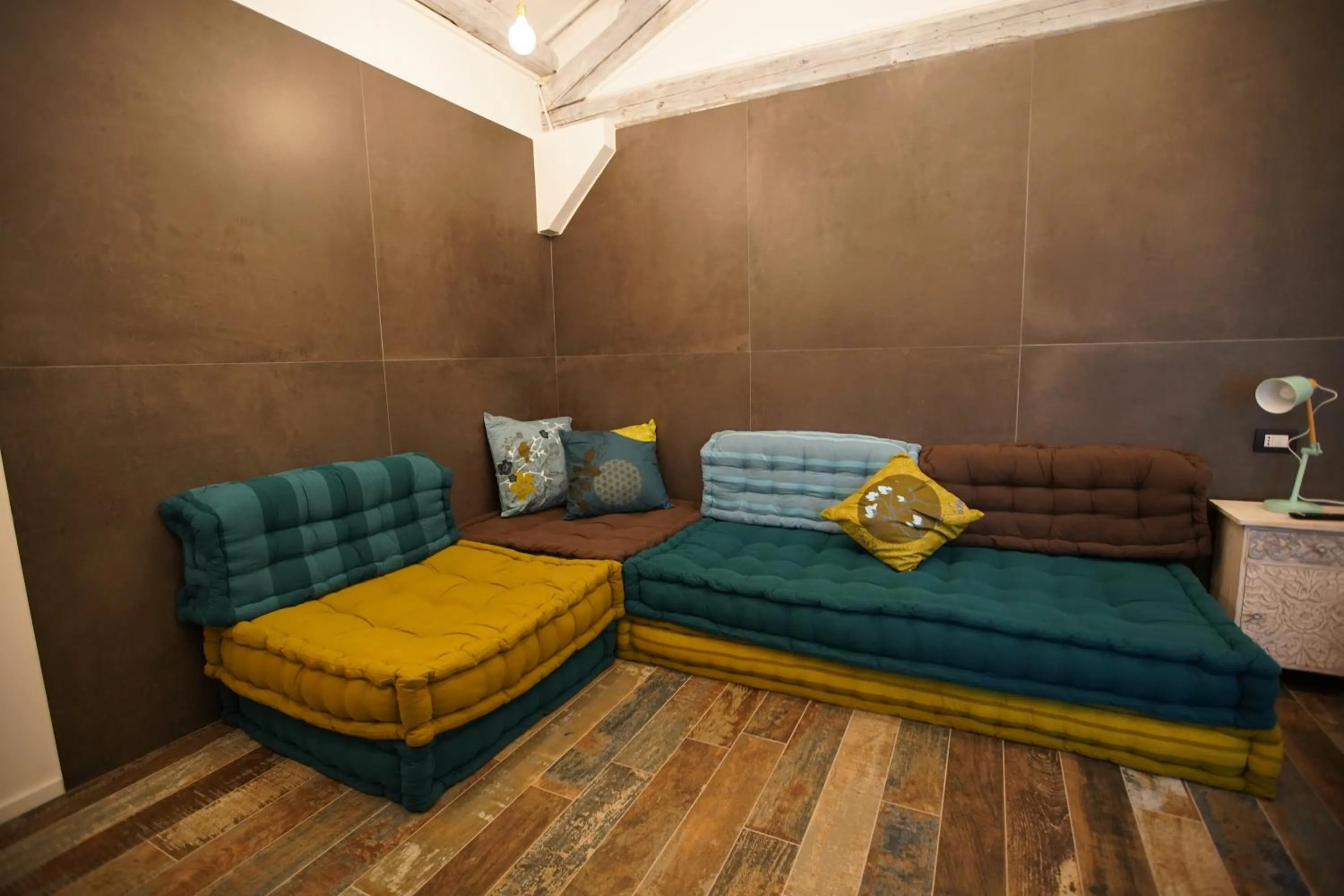 Bedroom in Rosso Cortese