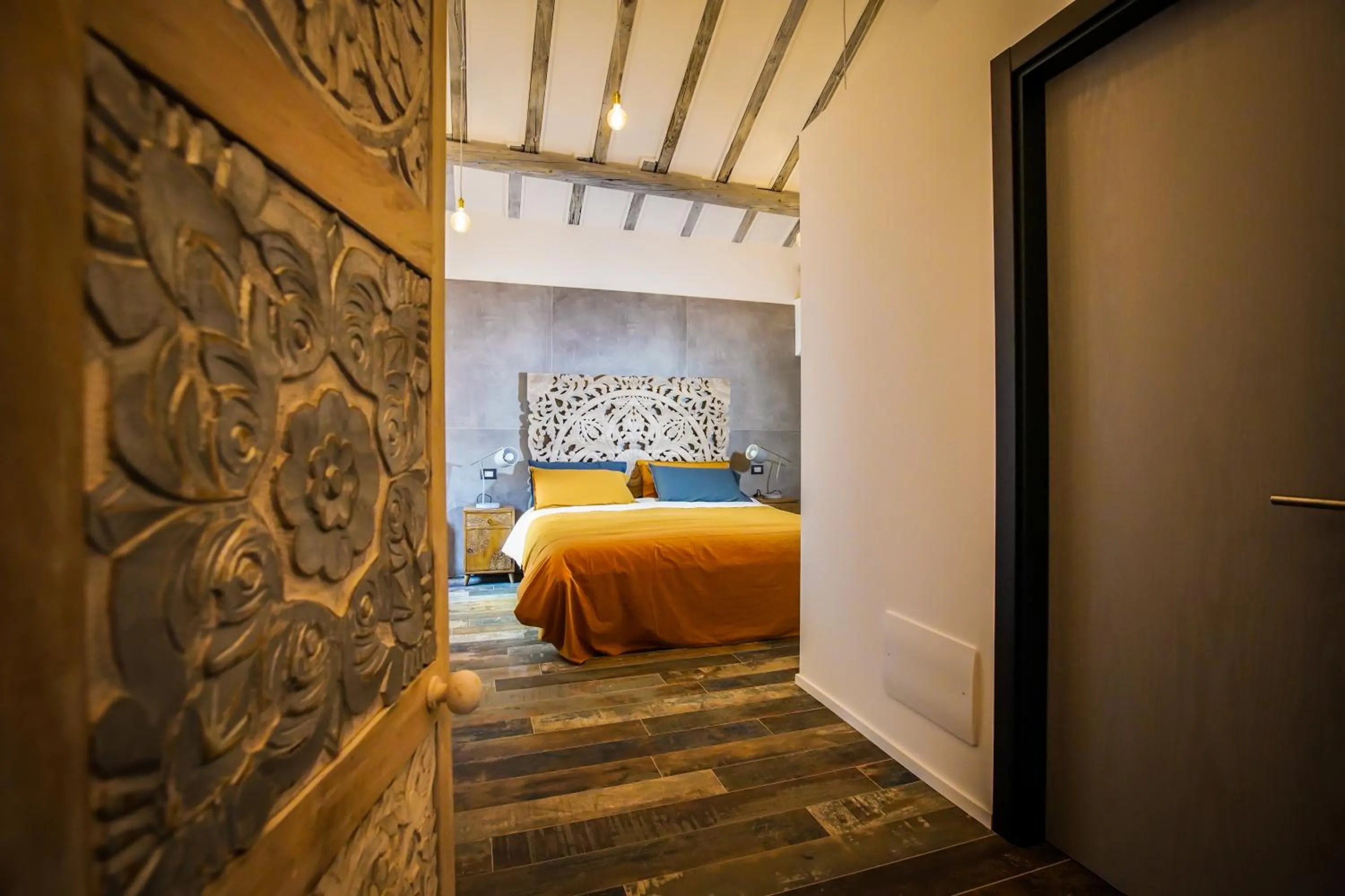 Bedroom, Bed in Rosso Cortese