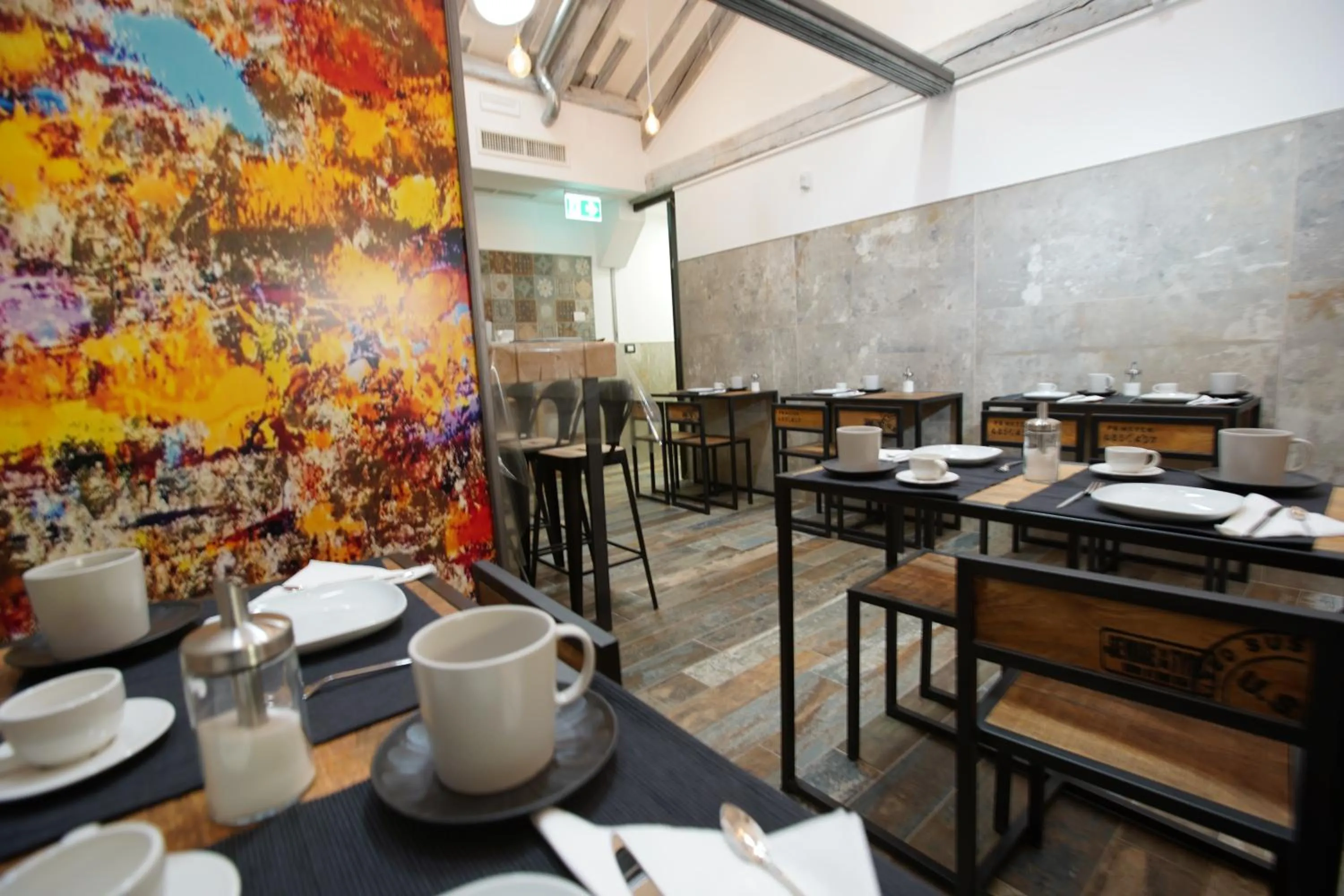 Dining area in Rosso Cortese