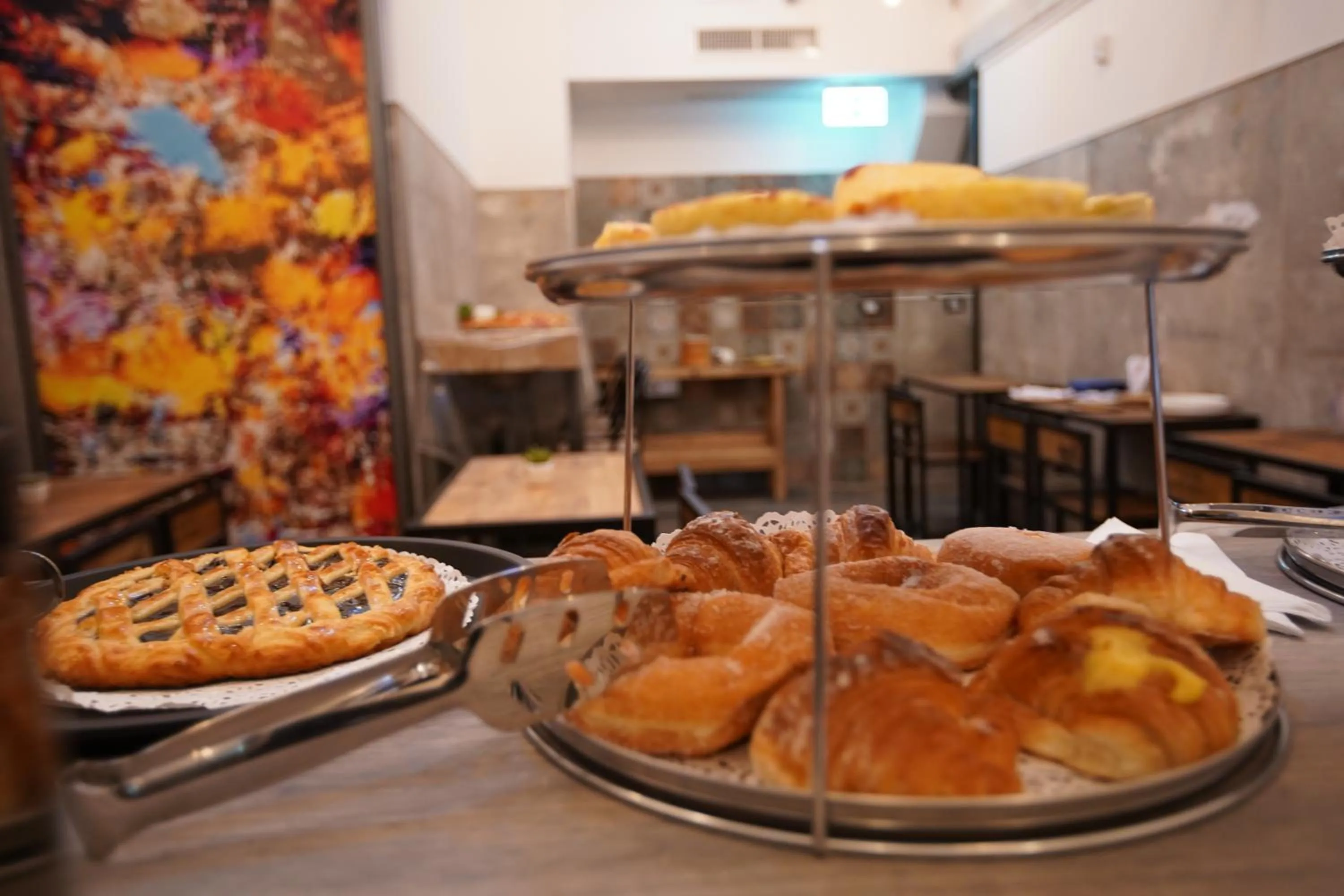 Dining area in Rosso Cortese