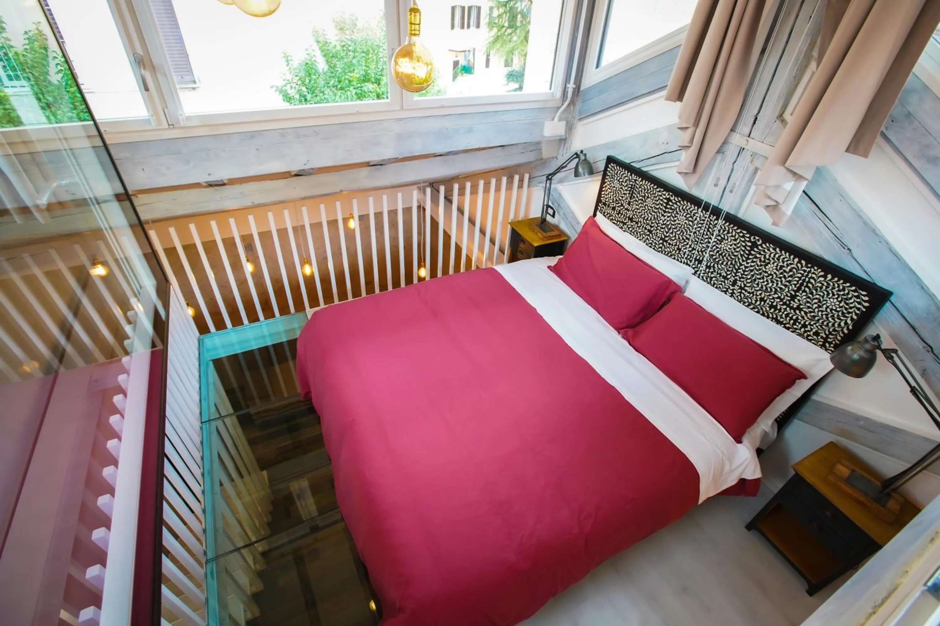 Bedroom, Bed in Rosso Cortese