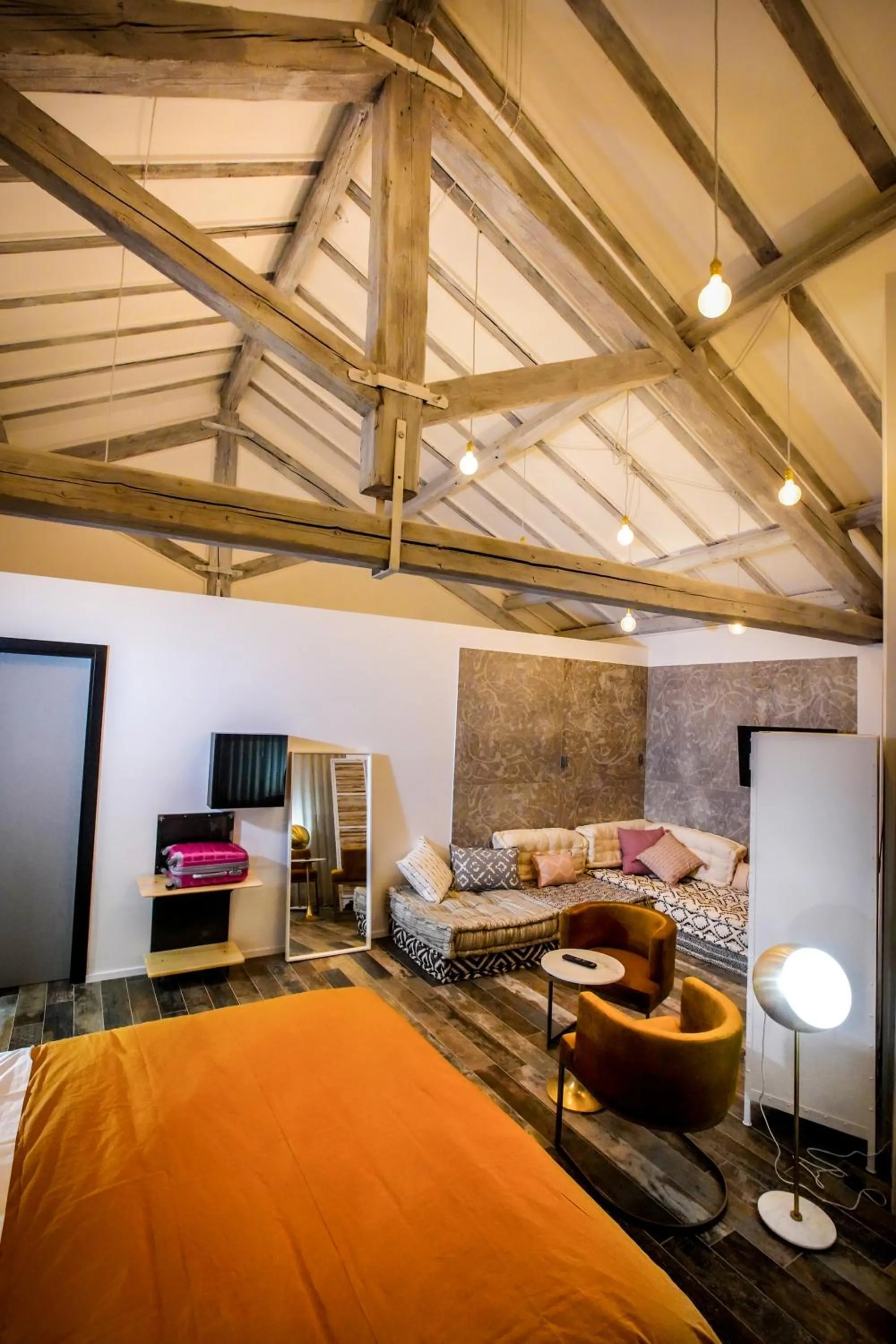 Bedroom, Bed in Rosso Cortese