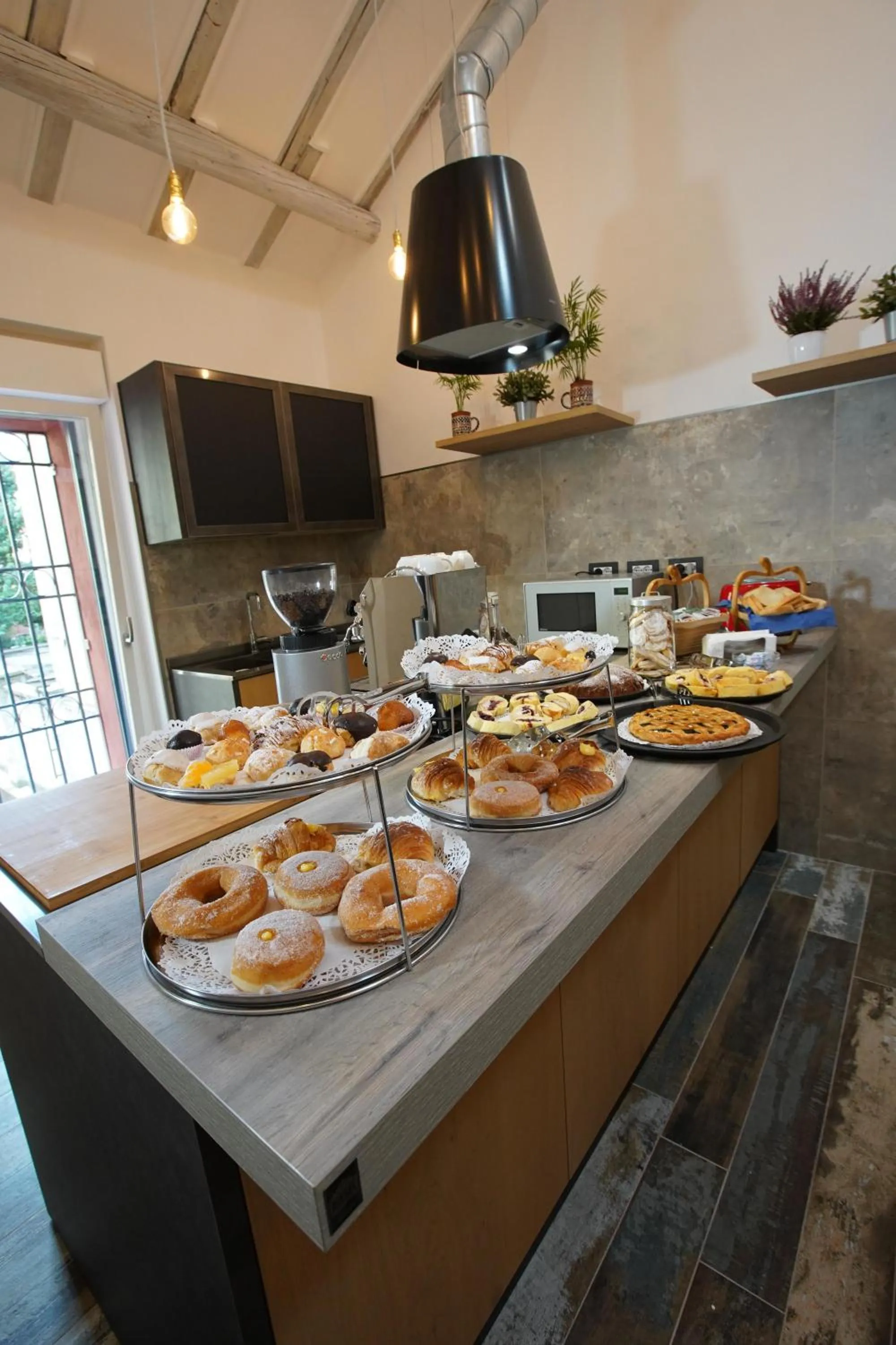 Food and drinks in Rosso Cortese