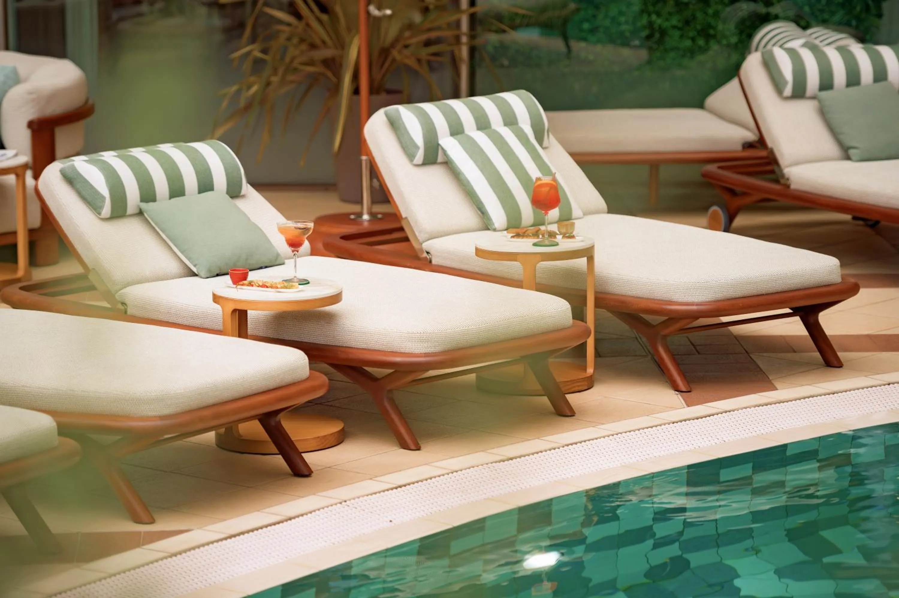 Swimming pool in Hyatt Regency Nice Palais de la Méditerranée