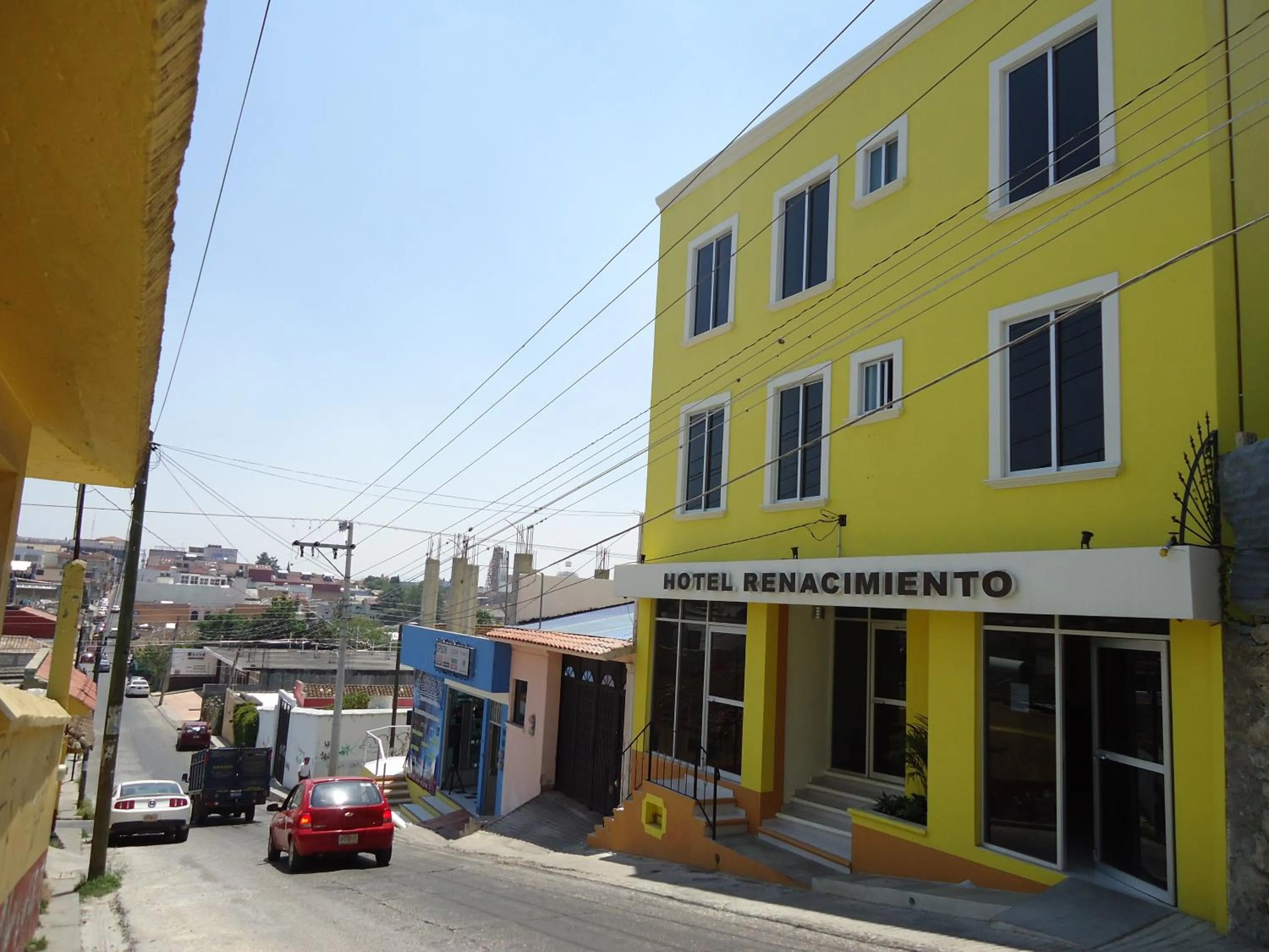 Facade/entrance in Hotel Renacimiento
