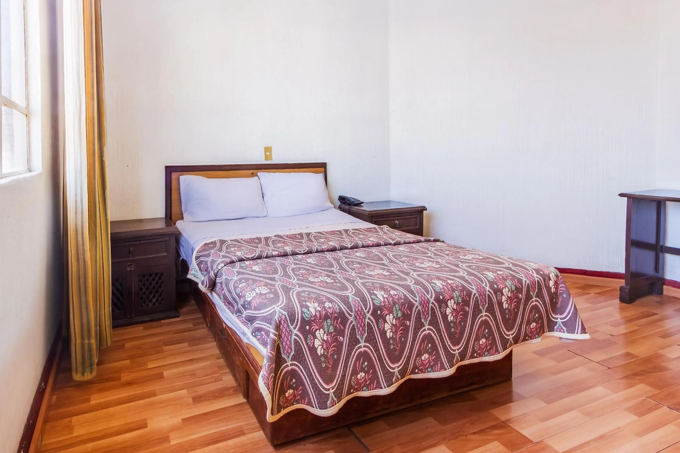 Bedroom, Bed in Capital O Nueva Galicia, Guadalajara centro downtown