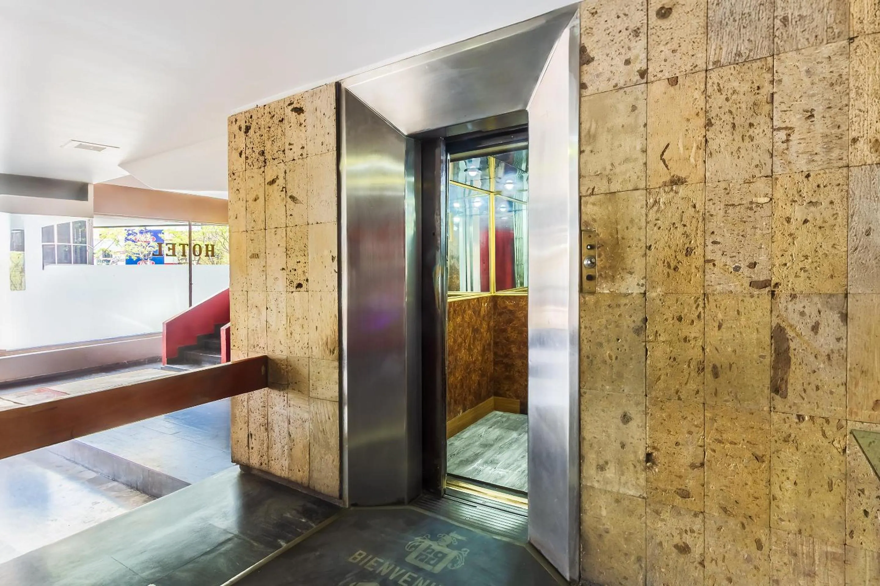 elevator in Capital O Nueva Galicia, Guadalajara centro downtown