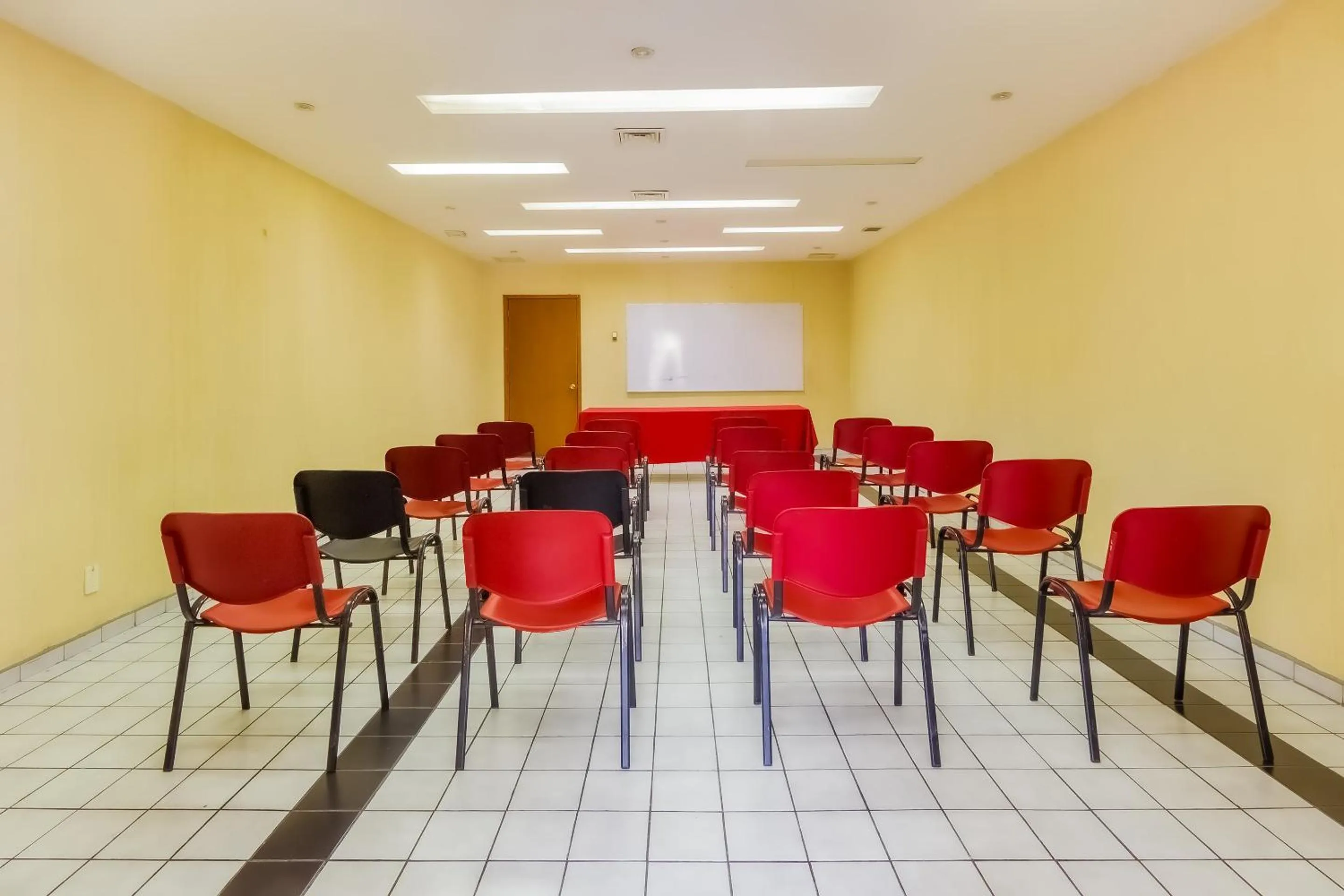 Meeting/conference room in Capital O Nueva Galicia, Guadalajara centro downtown