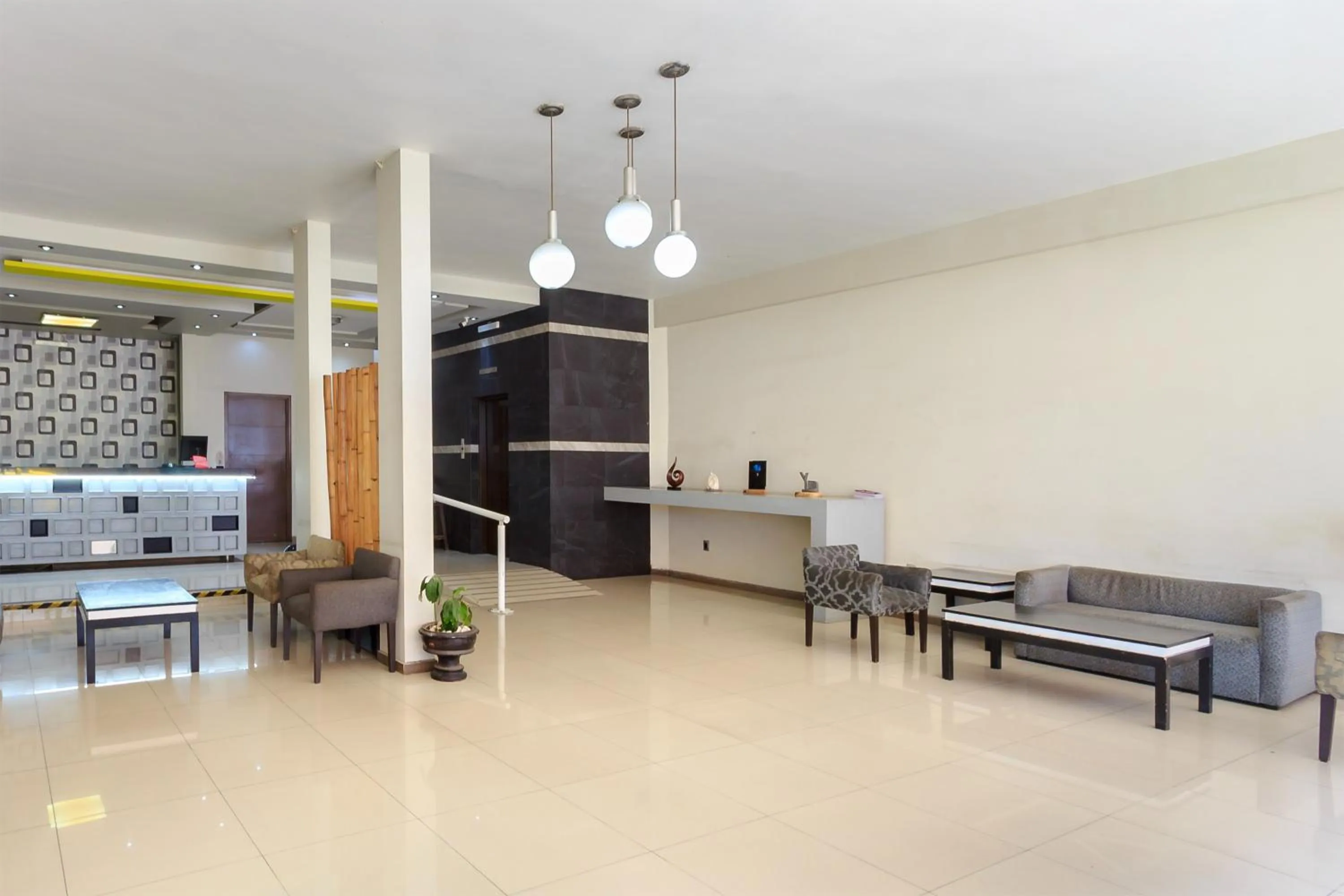 Lobby or reception in OYO Hotel Colon Express